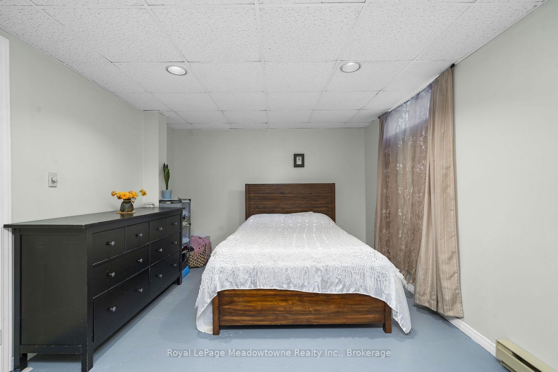 Photo 15 of 11 Valeriote Place, Guelph, Dovercliffe Park/Old University — HOMEH