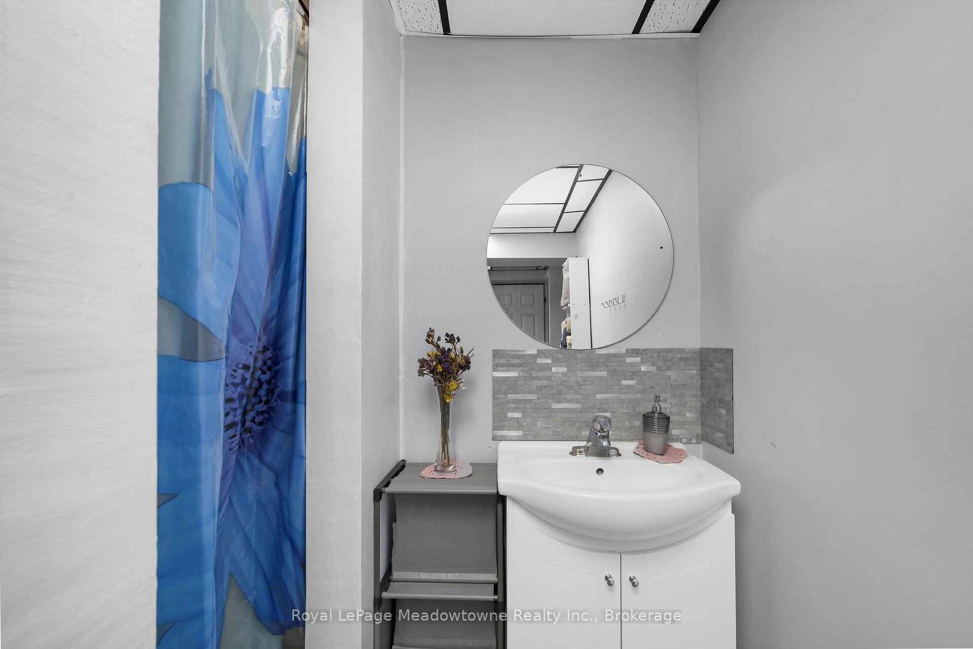 Photo 16 of 11 Valeriote Place, Guelph, Dovercliffe Park/Old University — HOMEH