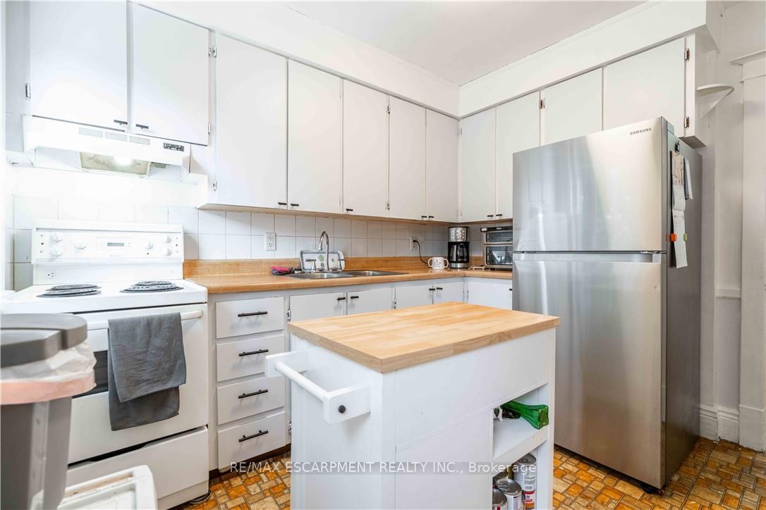 Photo 8 of 228 Province Street S, Hamilton, Delta — HOMEH