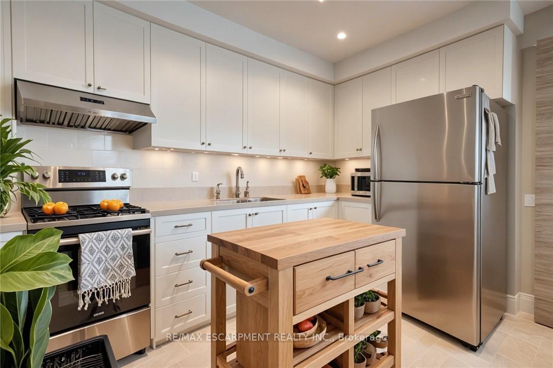 Photo 9 of 228 Province Street S, Hamilton, Delta — HOMEH