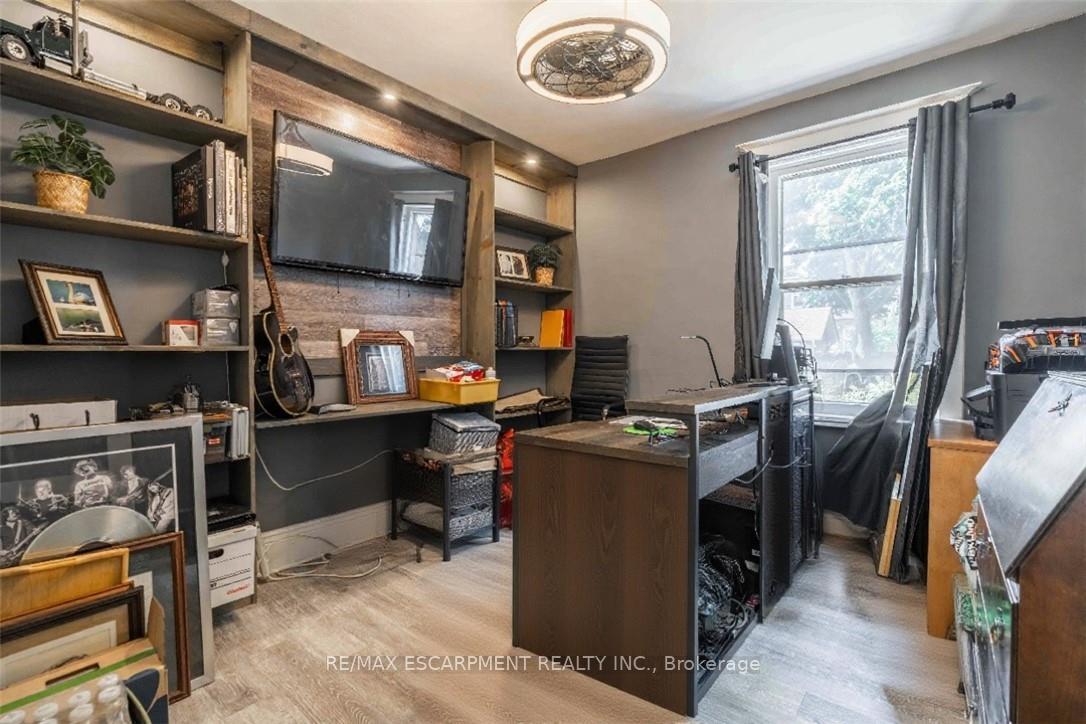 Photo 11 of 228 Province Street S, Hamilton, Delta — HOMEH