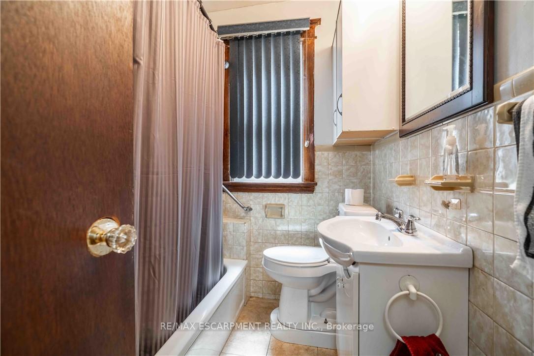 Photo 12 of 228 Province Street S, Hamilton, Delta — HOMEH
