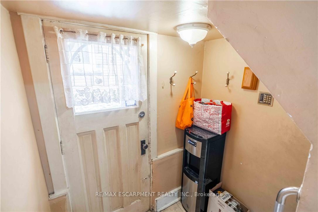 Photo 16 of 228 Province Street S, Hamilton, Delta — HOMEH