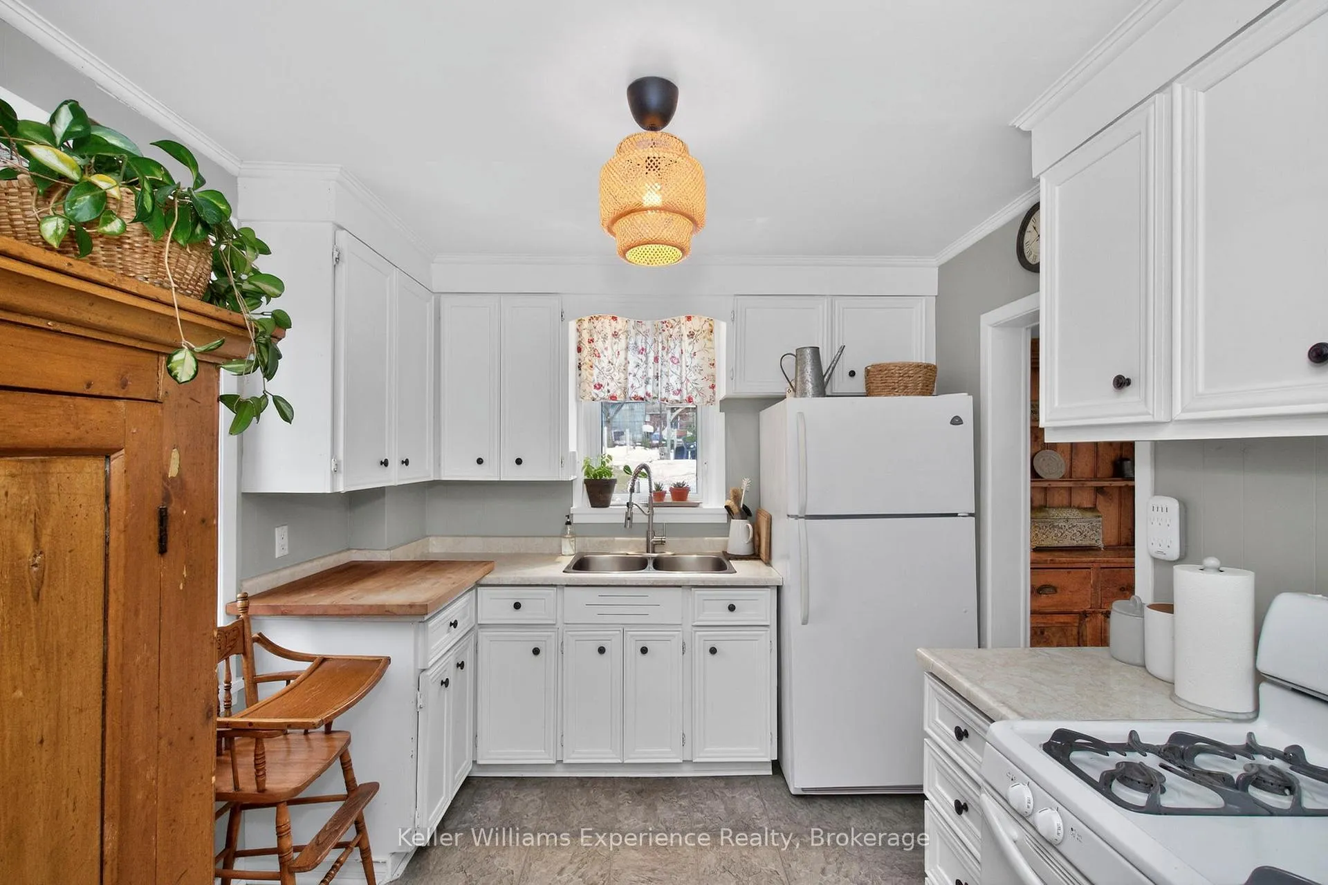 Photo 5 of 128 Seventh Street, Midland — HOMEH