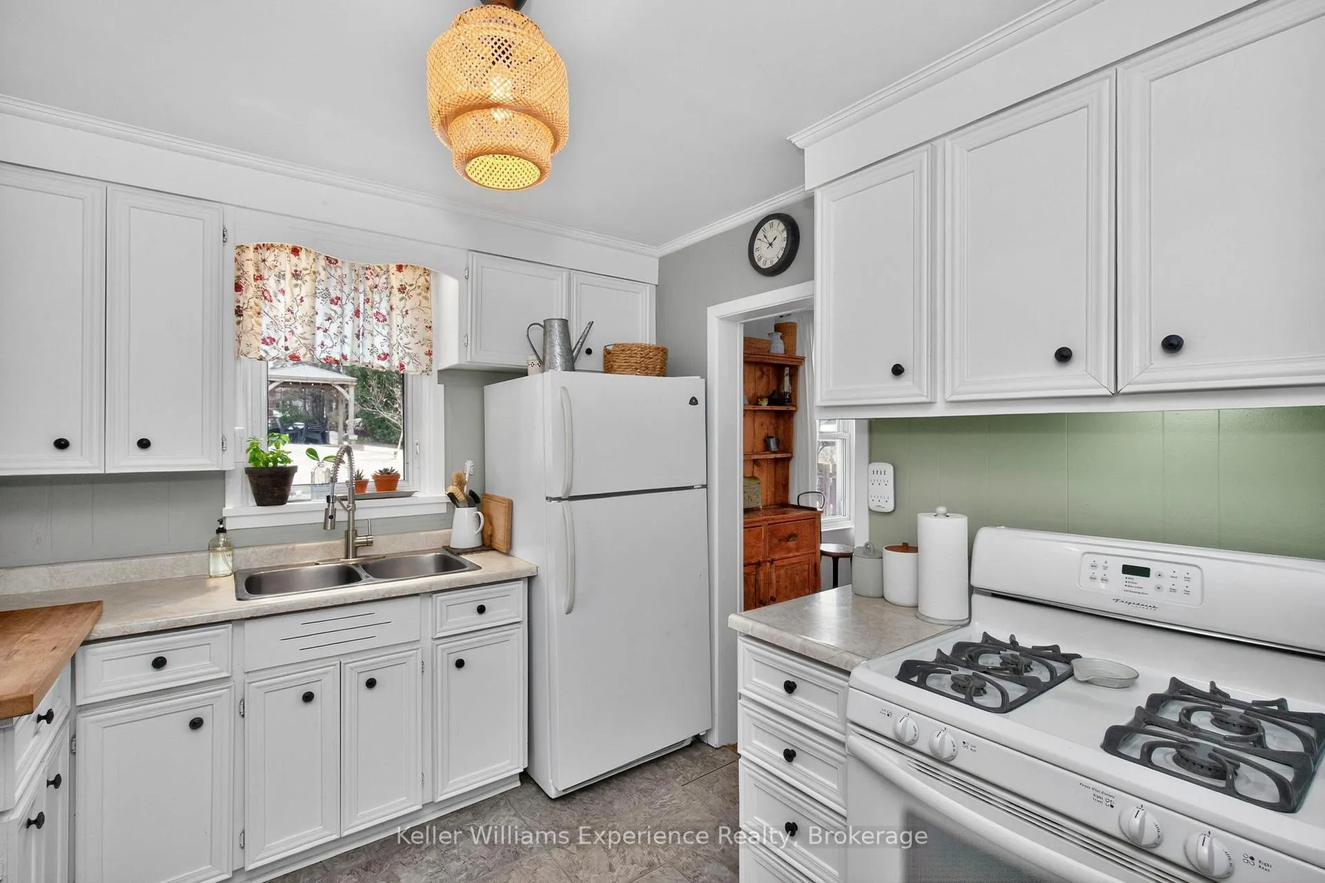 Photo 6 of 128 Seventh Street, Midland — HOMEH