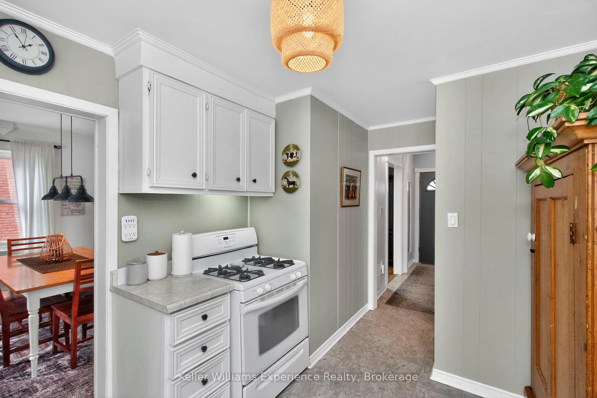 Photo 7 of 128 Seventh Street, Midland — HOMEH