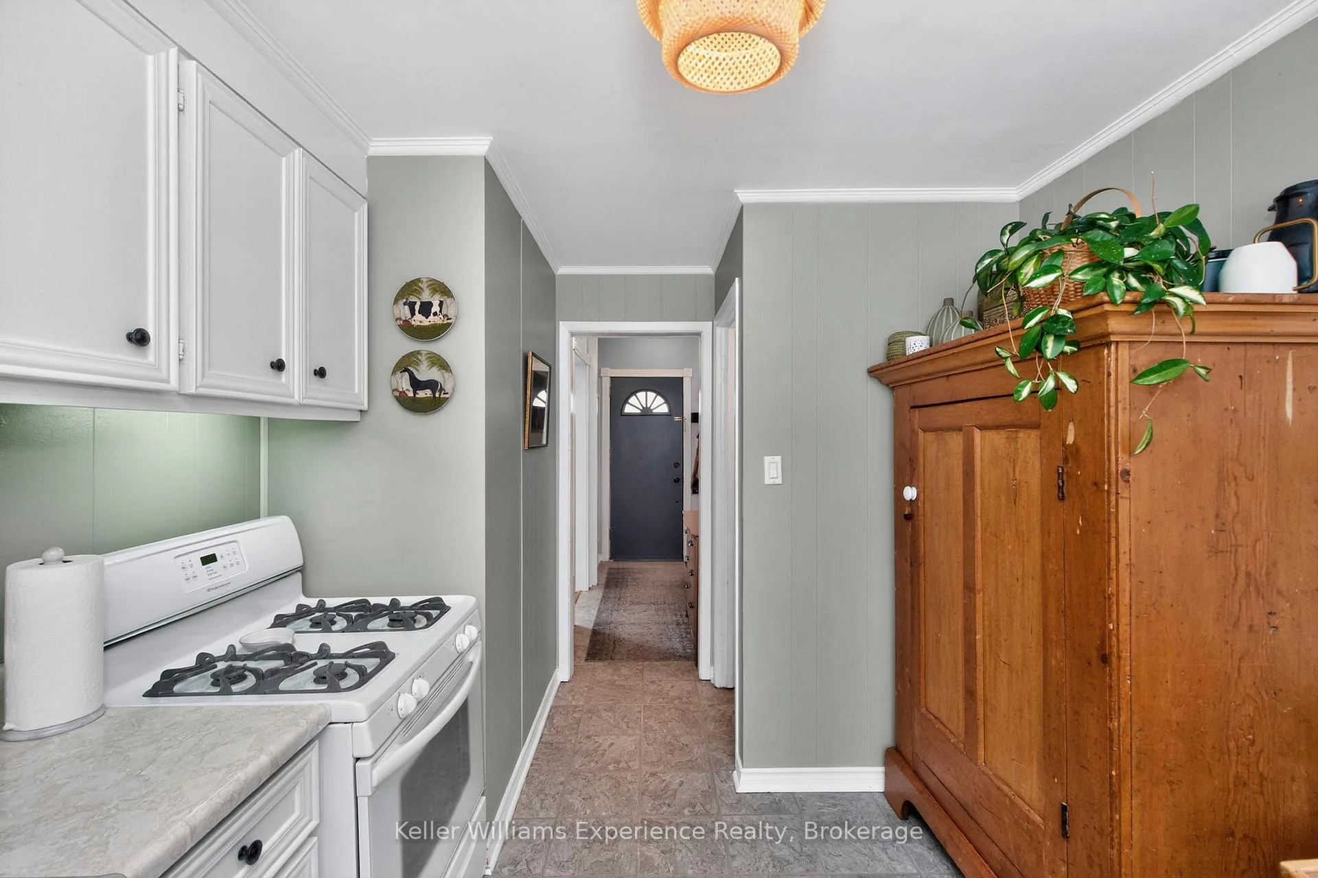Photo 8 of 128 Seventh Street, Midland — HOMEH