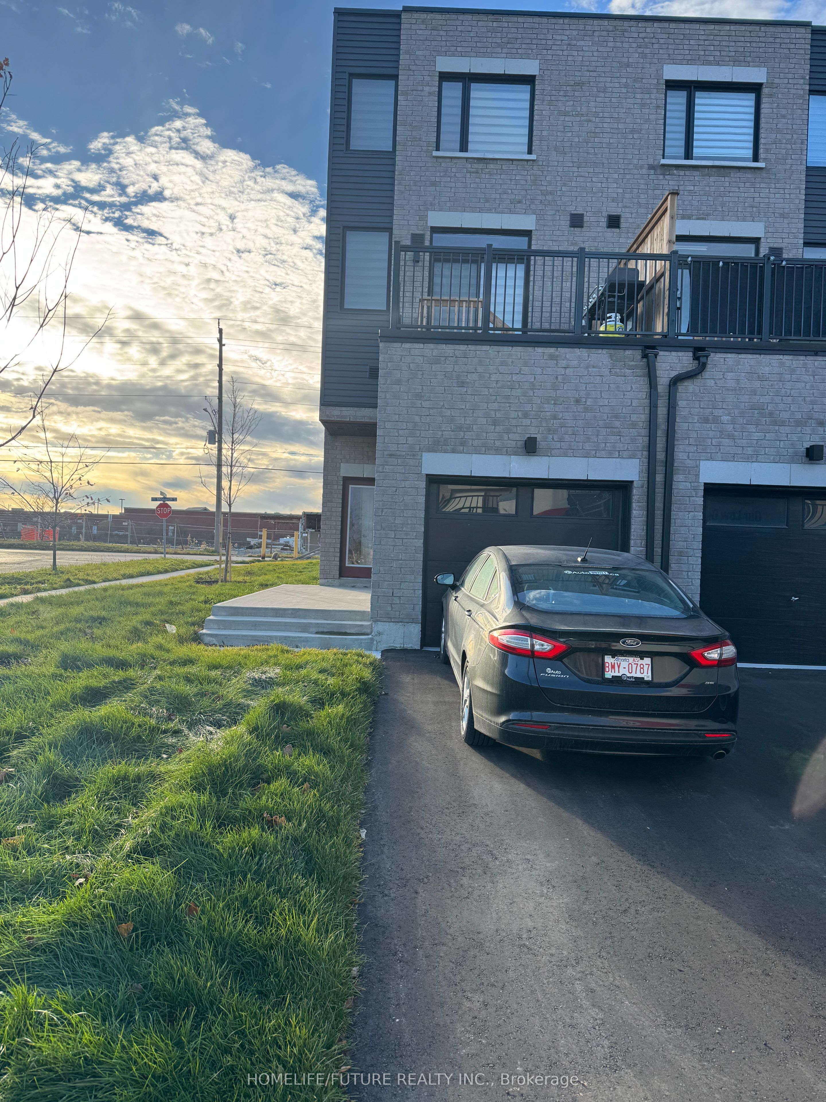 Photo 2 of 233 Monarch Avenue, Ajax, South West — HOMEH