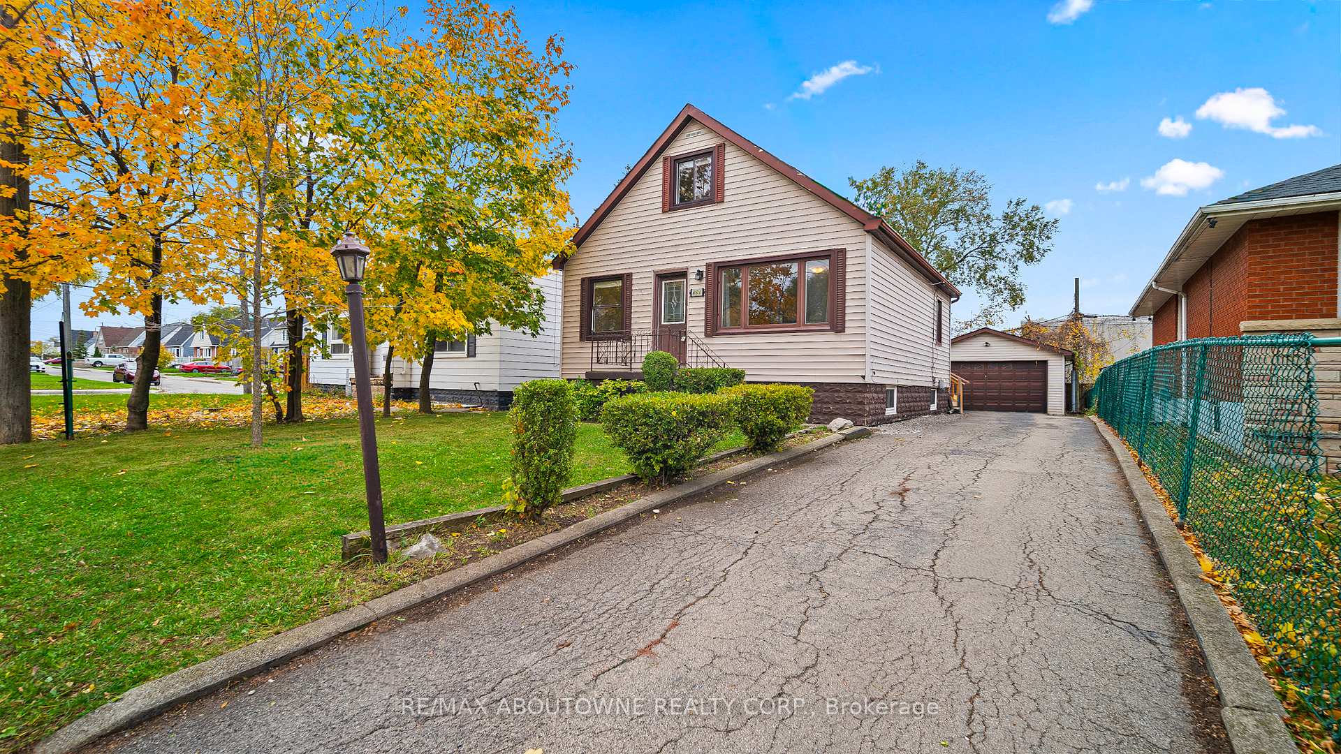 Photo 3 of 661 Brighton Avenue, Hamilton, Parkview — HOMEH
