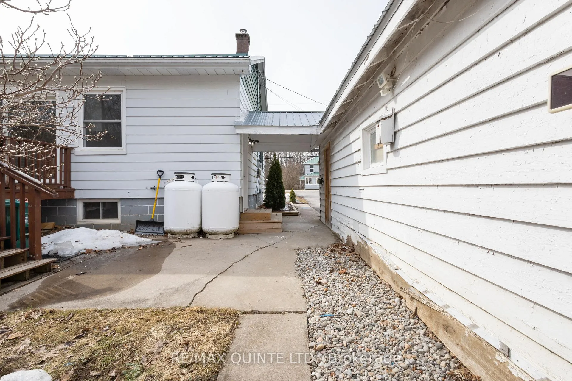 Photo 5 of 180 Hoskin Road, Belleville, Thurlow Ward — HOMEH