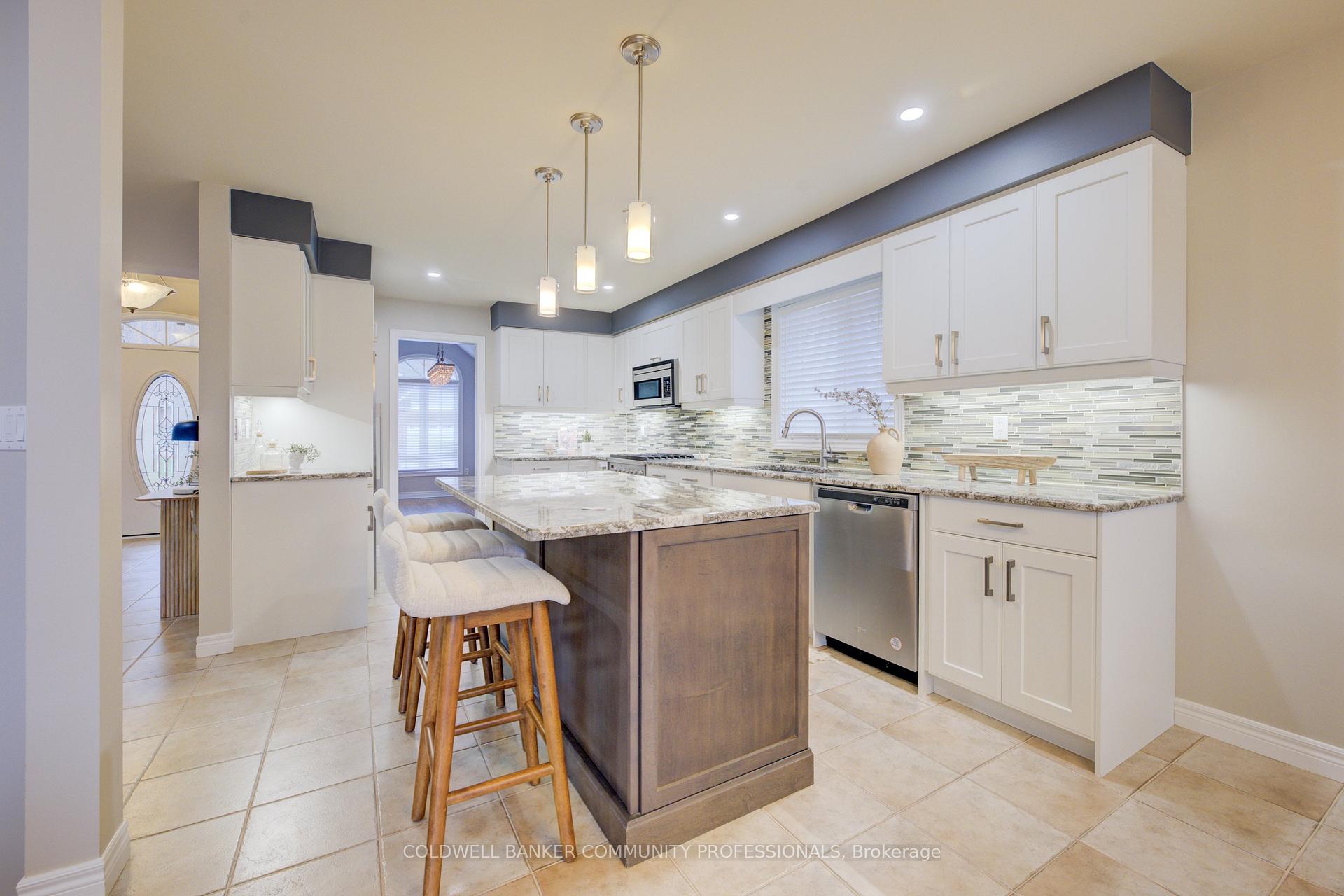 Photo 9 of 129 Dorchester Drive, Grimsby, Grimsby East — HOMEH