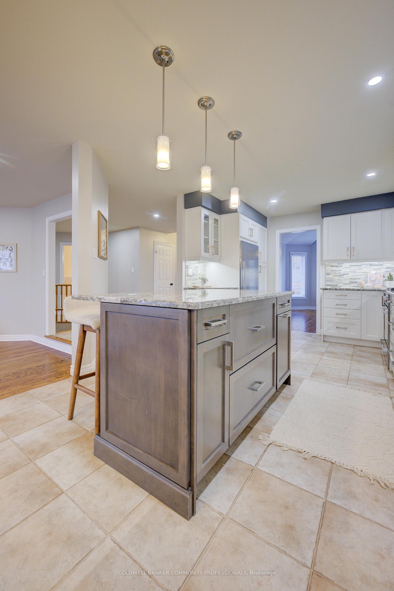 Photo 10 of 129 Dorchester Drive, Grimsby, Grimsby East — HOMEH