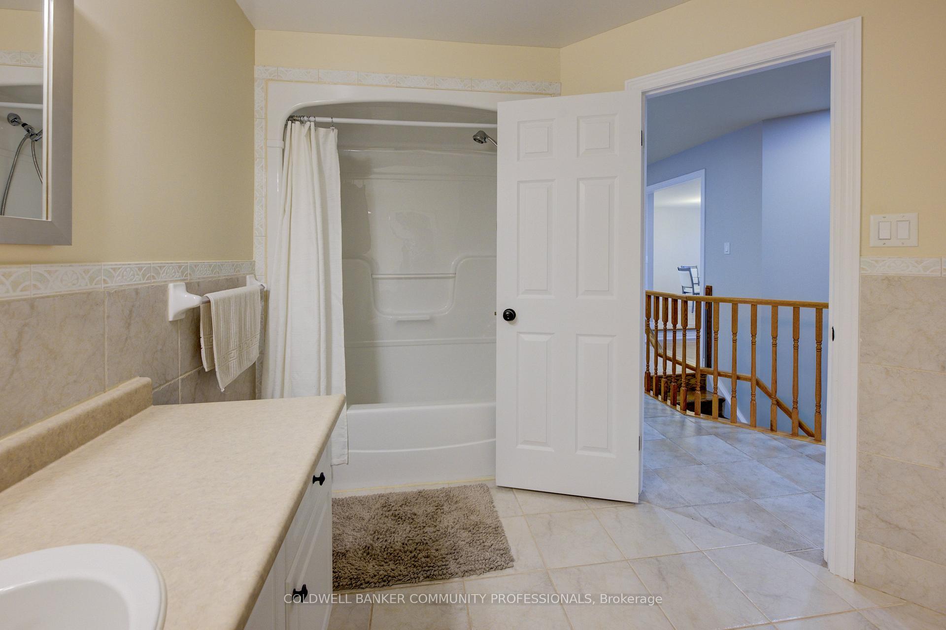 Photo 17 of 129 Dorchester Drive, Grimsby, Grimsby East — HOMEH