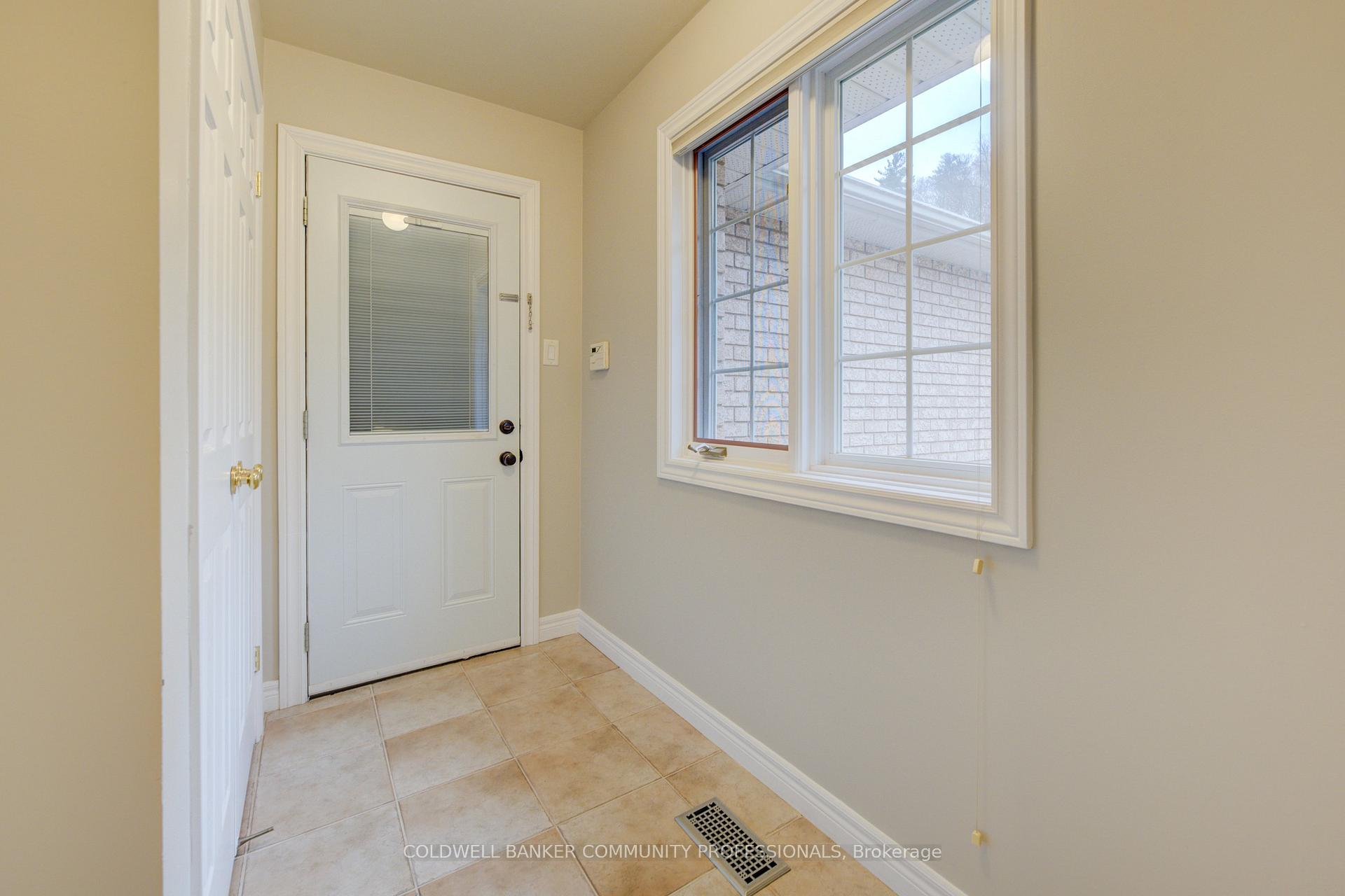 Photo 28 of 129 Dorchester Drive, Grimsby, Grimsby East — HOMEH