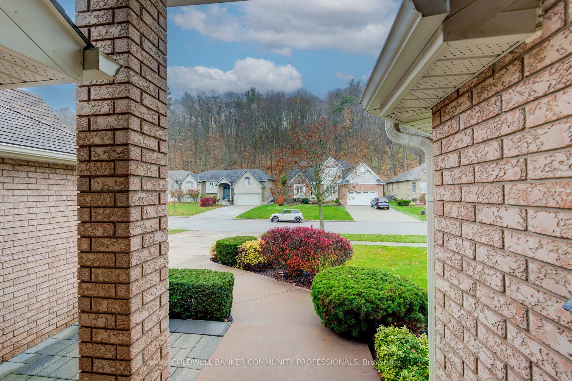 Photo 29 of 129 Dorchester Drive, Grimsby, Grimsby East — HOMEH