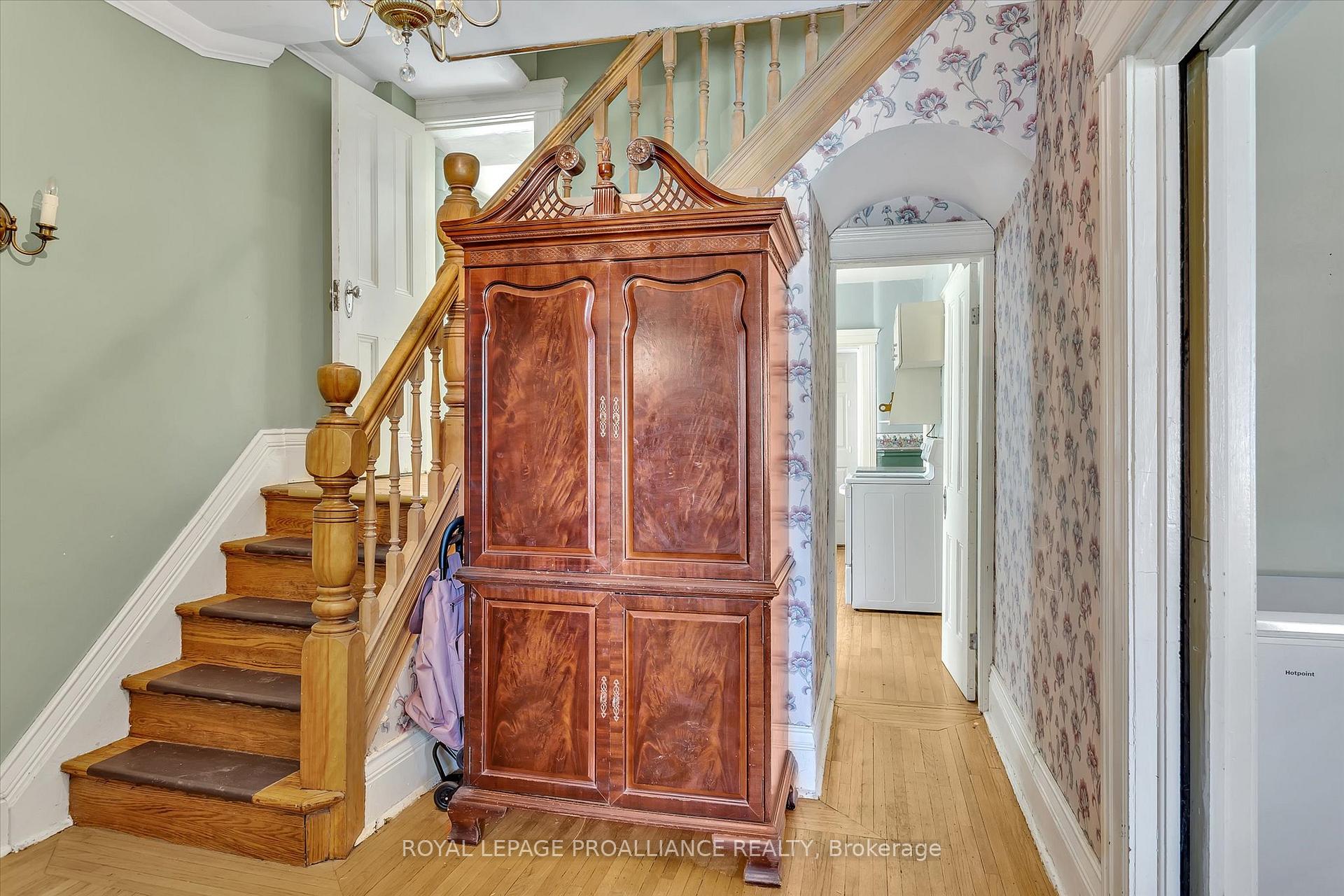 Photo 4 of 105 Aylmer Street S, Peterborough, Town Ward 3 — HOMEH