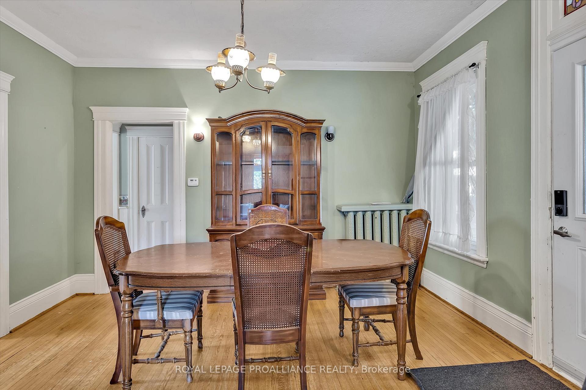 Photo 7 of 105 Aylmer Street S, Peterborough, Town Ward 3 — HOMEH