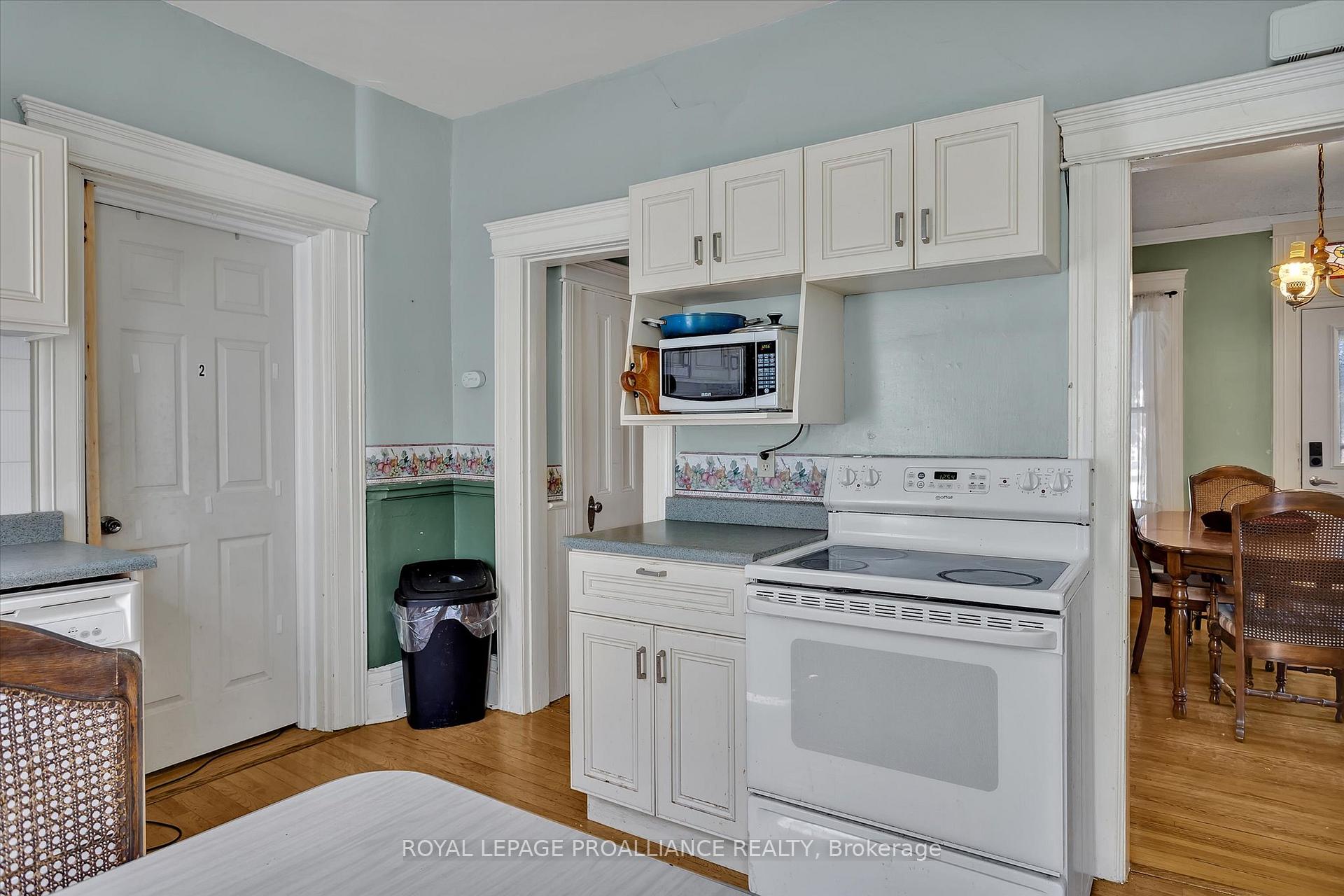 Photo 9 of 105 Aylmer Street S, Peterborough, Town Ward 3 — HOMEH