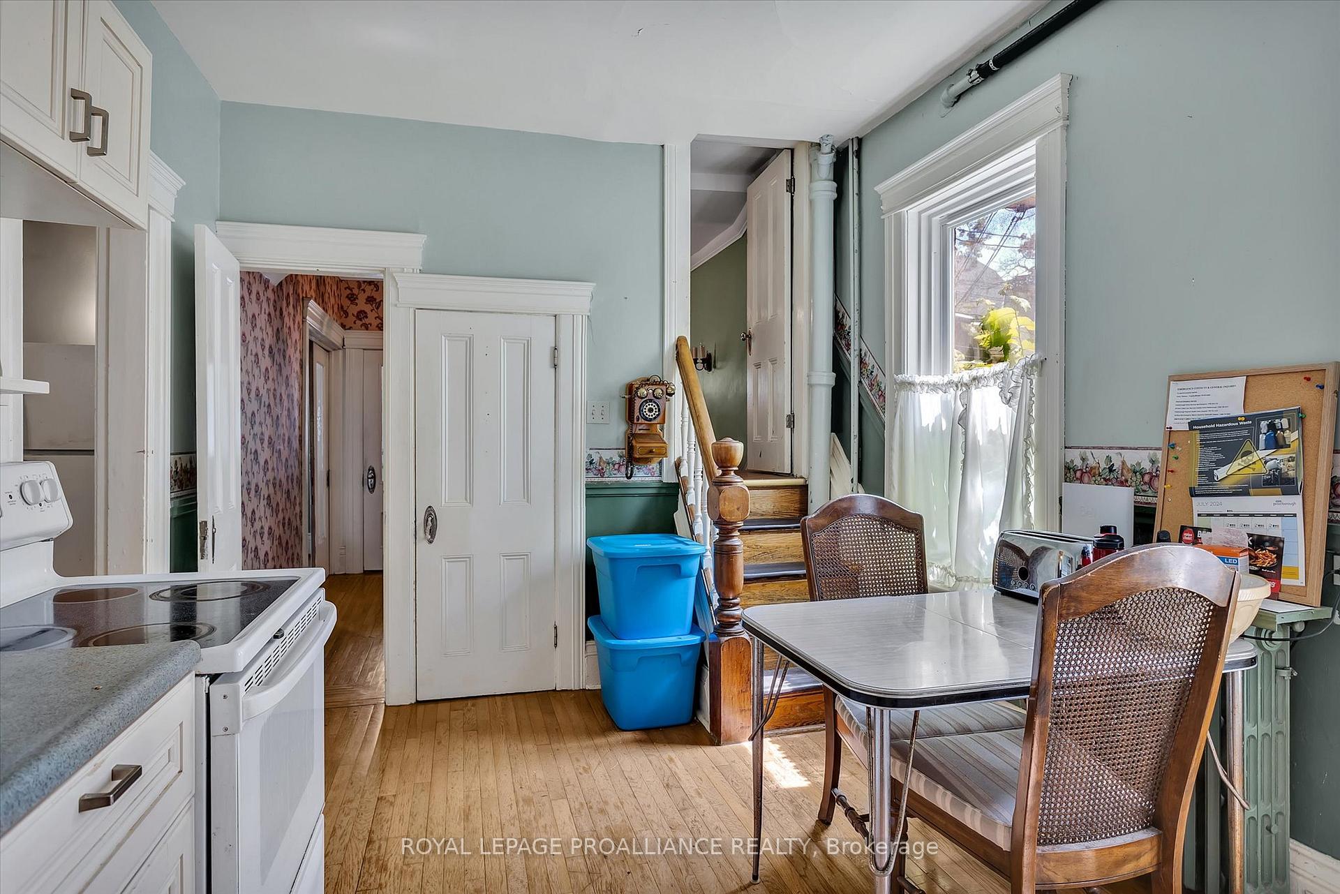 Photo 10 of 105 Aylmer Street S, Peterborough, Town Ward 3 — HOMEH