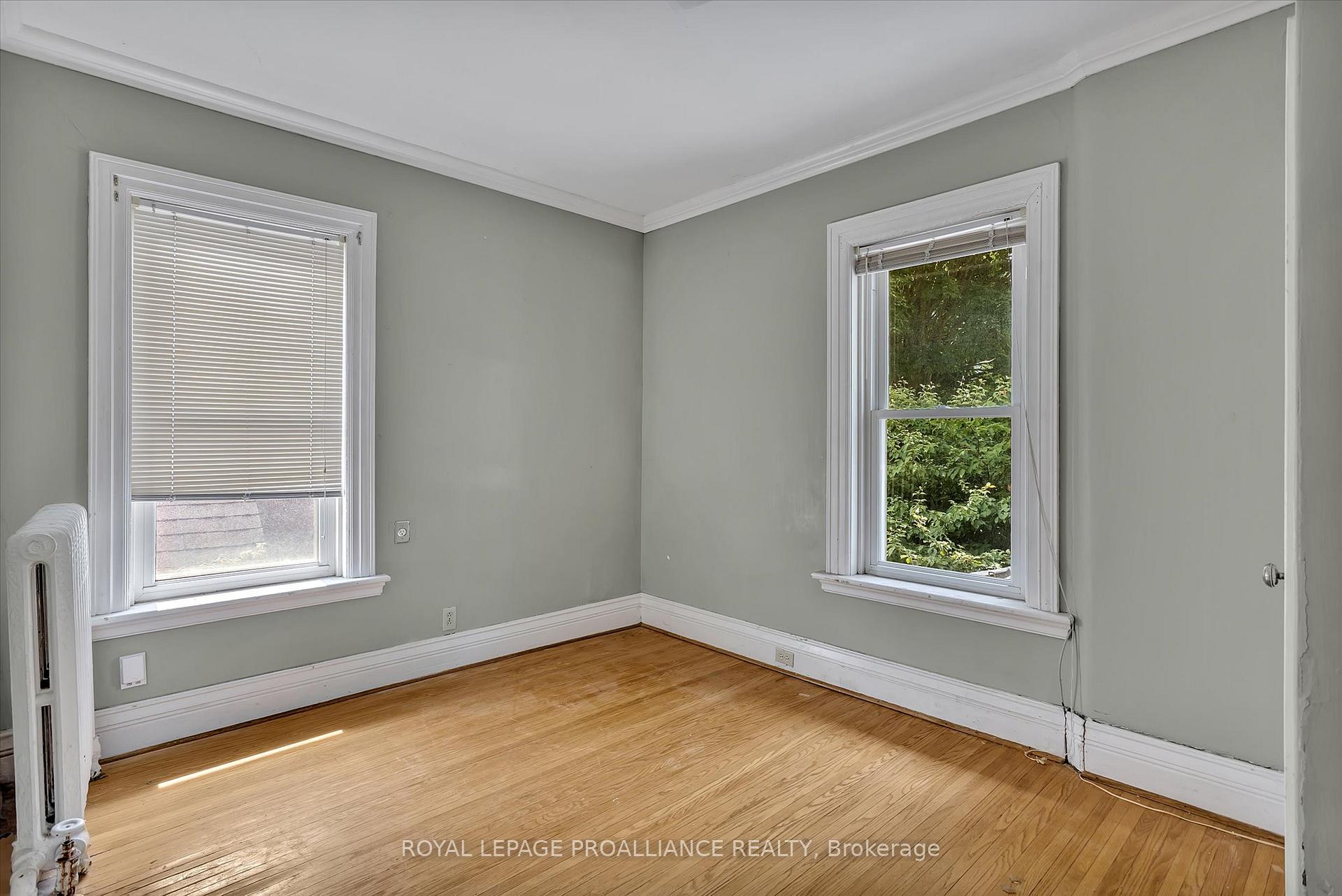Photo 21 of 105 Aylmer Street S, Peterborough, Town Ward 3 — HOMEH