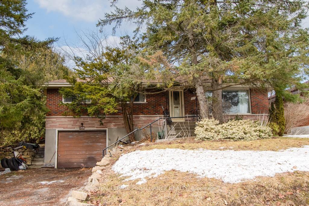 Photo 1 of 1216 Algonquin Boulevard, Peterborough, Northcrest Ward 5 — HOMEH