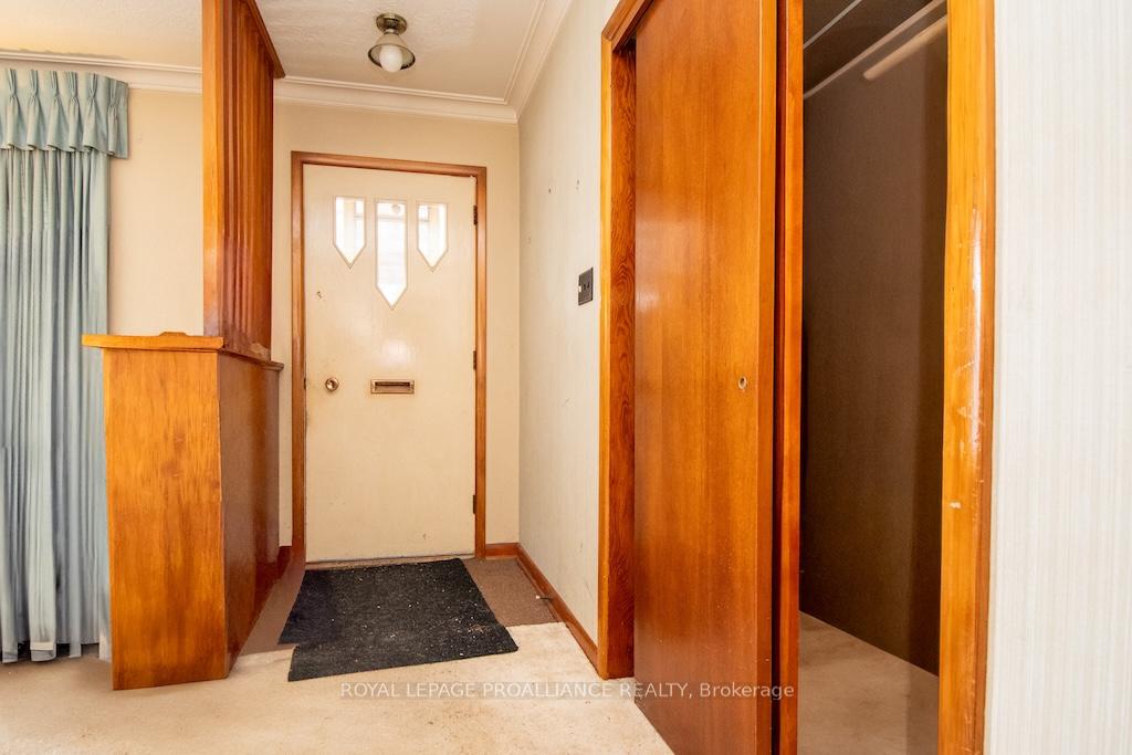 Photo 2 of 1216 Algonquin Boulevard, Peterborough, Northcrest Ward 5 — HOMEH