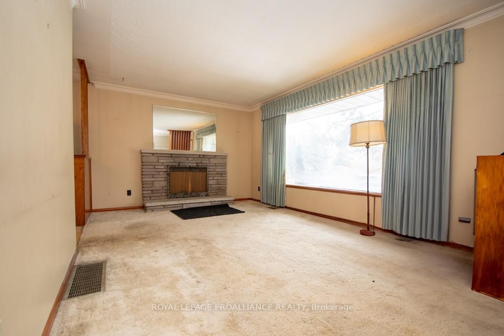 Photo 3 of 1216 Algonquin Boulevard, Peterborough, Northcrest Ward 5 — HOMEH