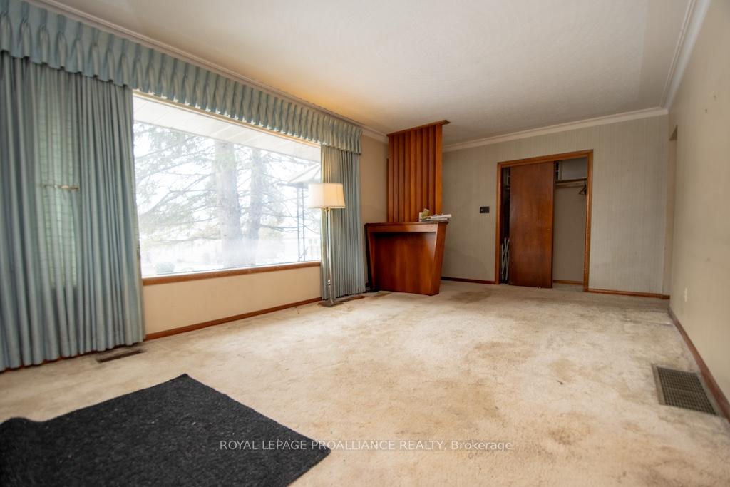 Photo 4 of 1216 Algonquin Boulevard, Peterborough, Northcrest Ward 5 — HOMEH