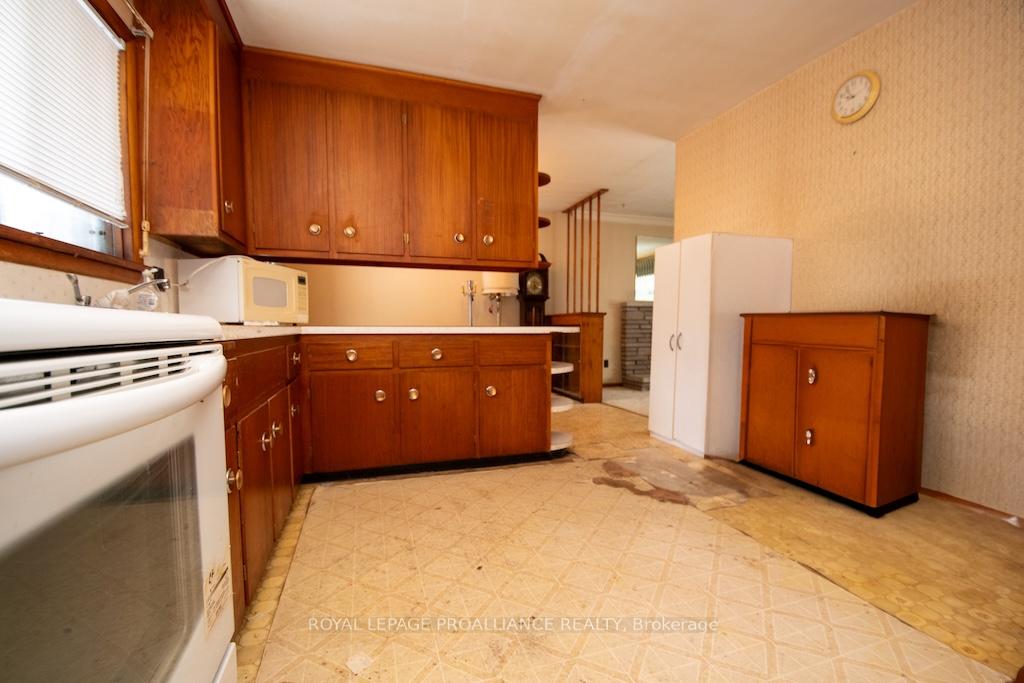 Photo 9 of 1216 Algonquin Boulevard, Peterborough, Northcrest Ward 5 — HOMEH