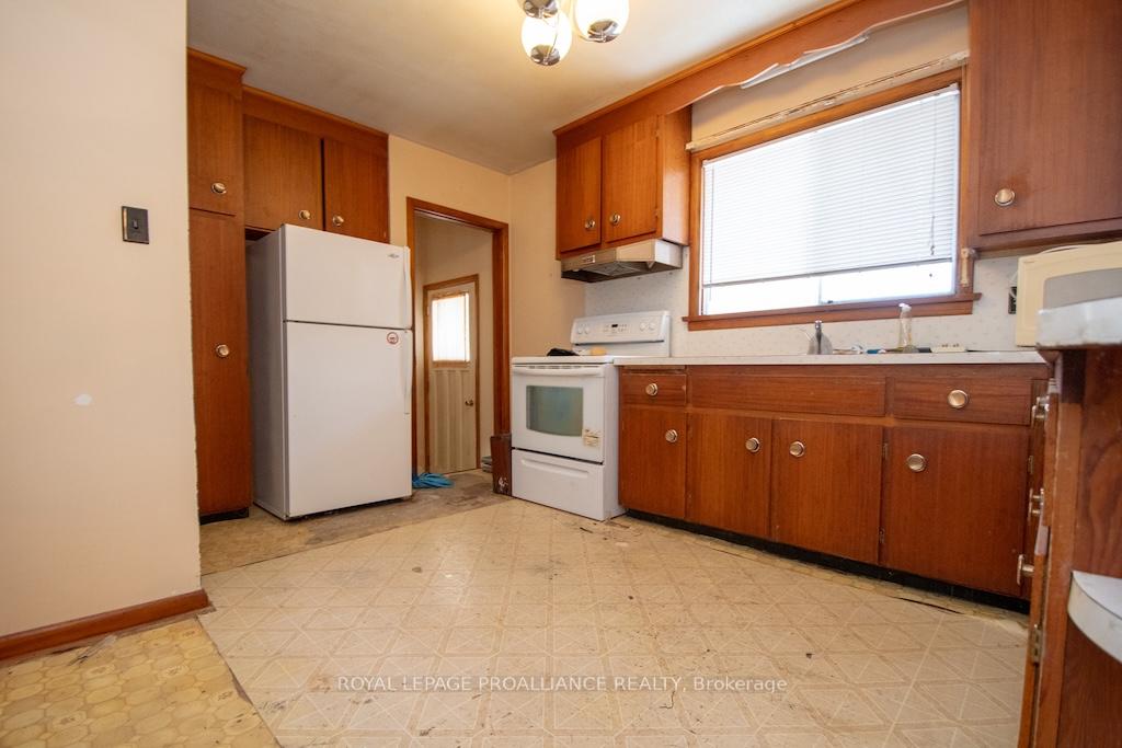 Photo 11 of 1216 Algonquin Boulevard, Peterborough, Northcrest Ward 5 — HOMEH