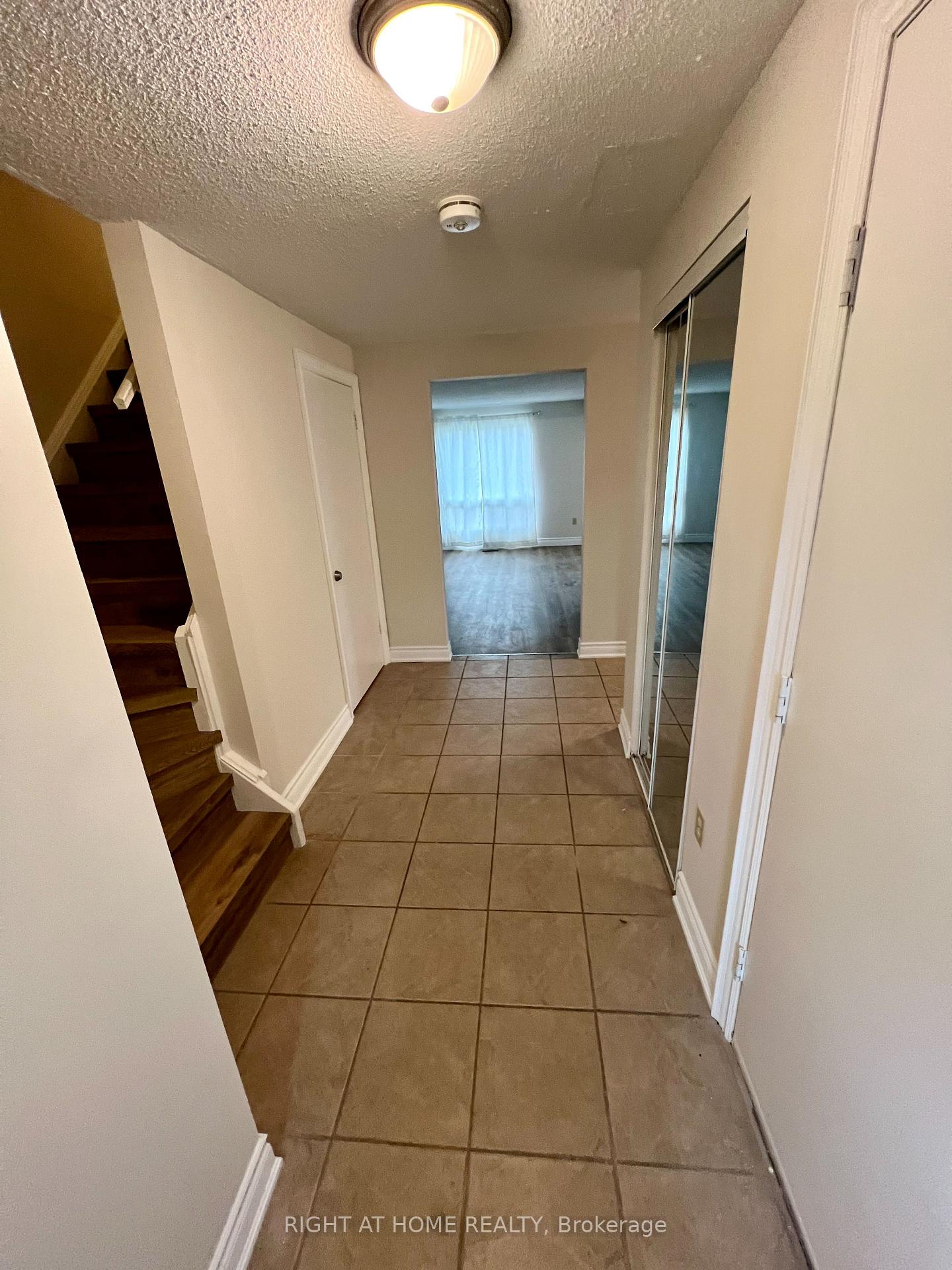 Photo 2 of 19 Walman Drive, Guelph, Kortright West — HOMEH