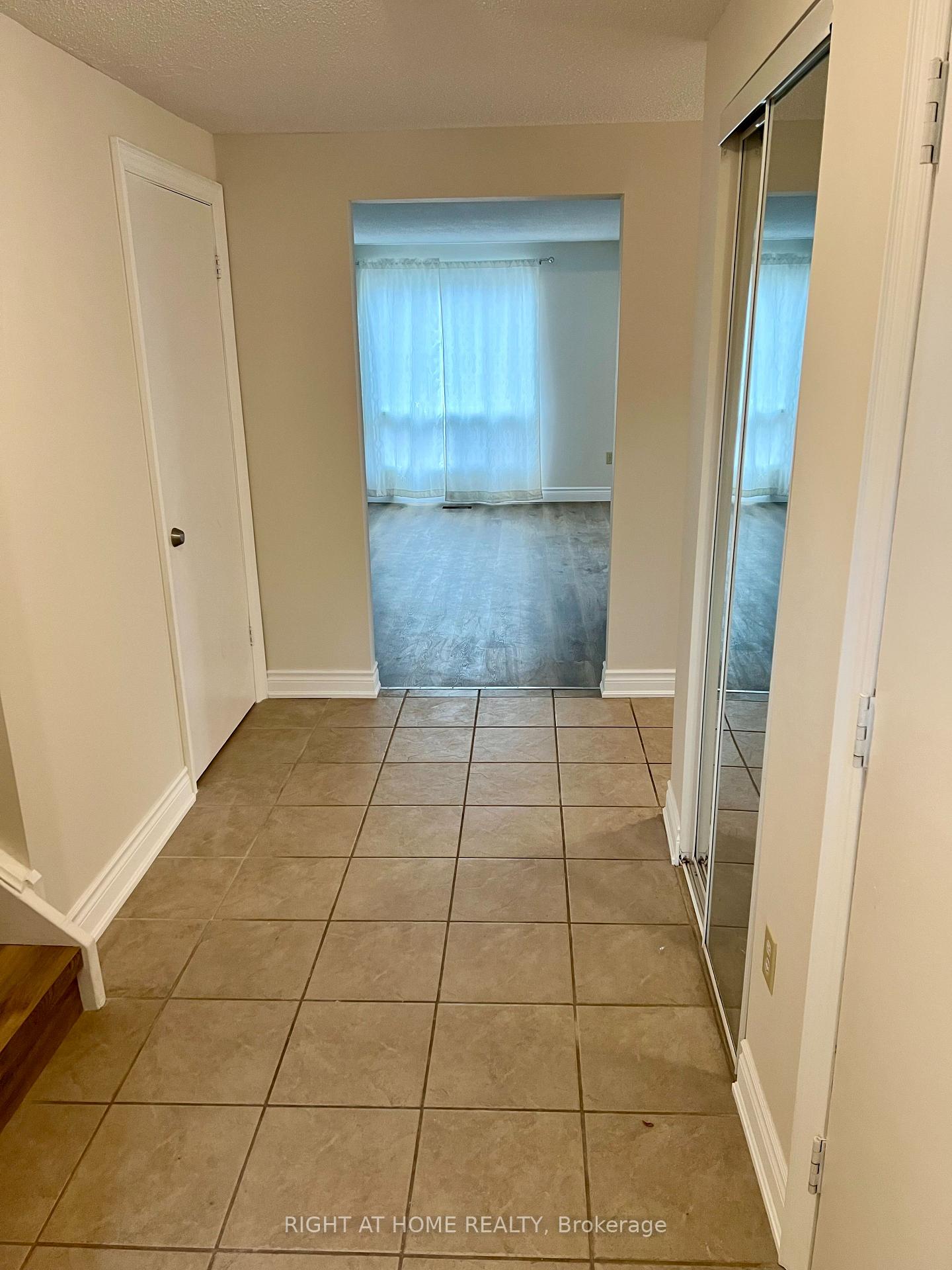 Photo 3 of 19 Walman Drive, Guelph, Kortright West — HOMEH