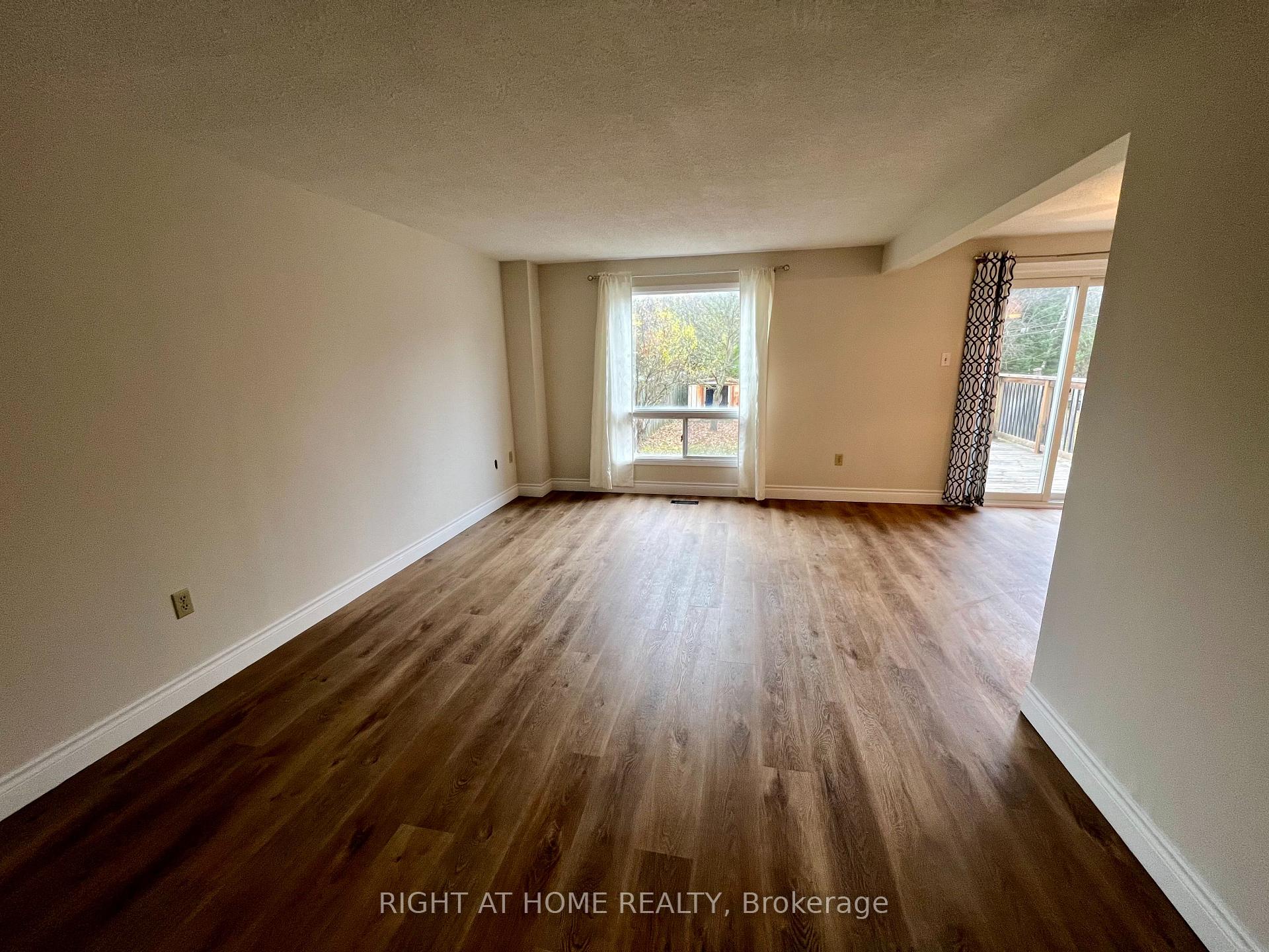 Photo 4 of 19 Walman Drive, Guelph, Kortright West — HOMEH