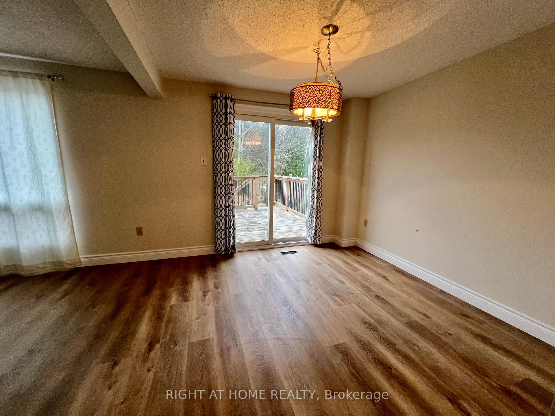 Photo 5 of 19 Walman Drive, Guelph, Kortright West — HOMEH