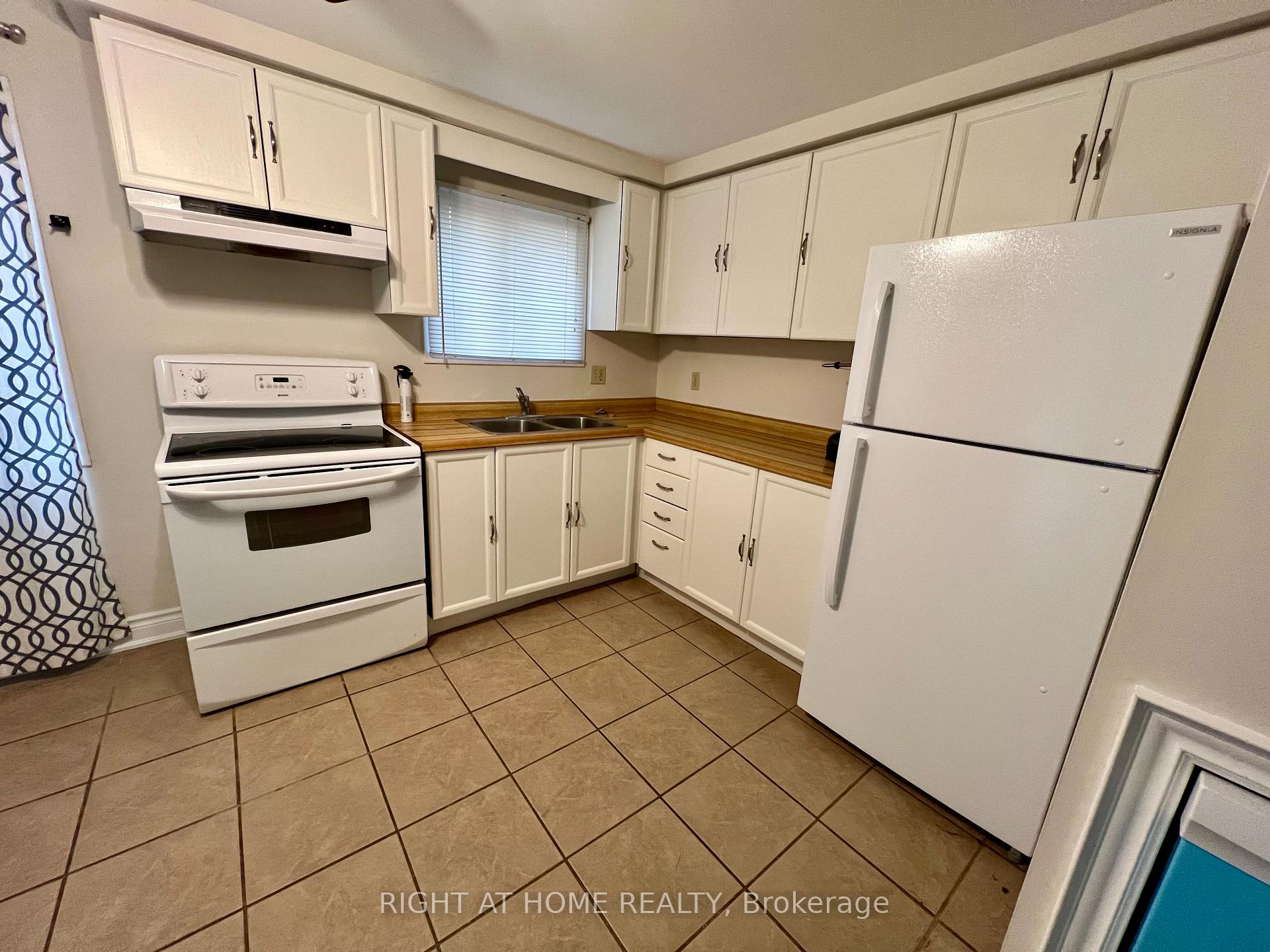 Photo 6 of 19 Walman Drive, Guelph, Kortright West — HOMEH