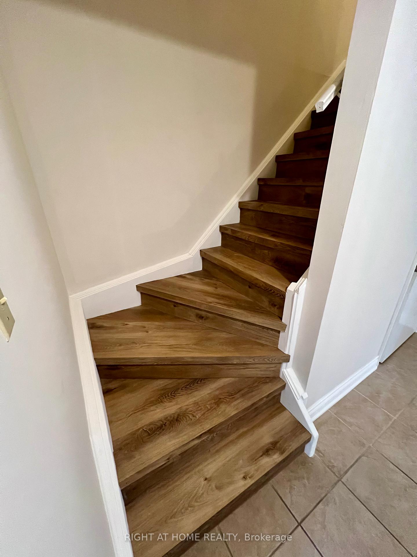 Photo 9 of 19 Walman Drive, Guelph, Kortright West — HOMEH