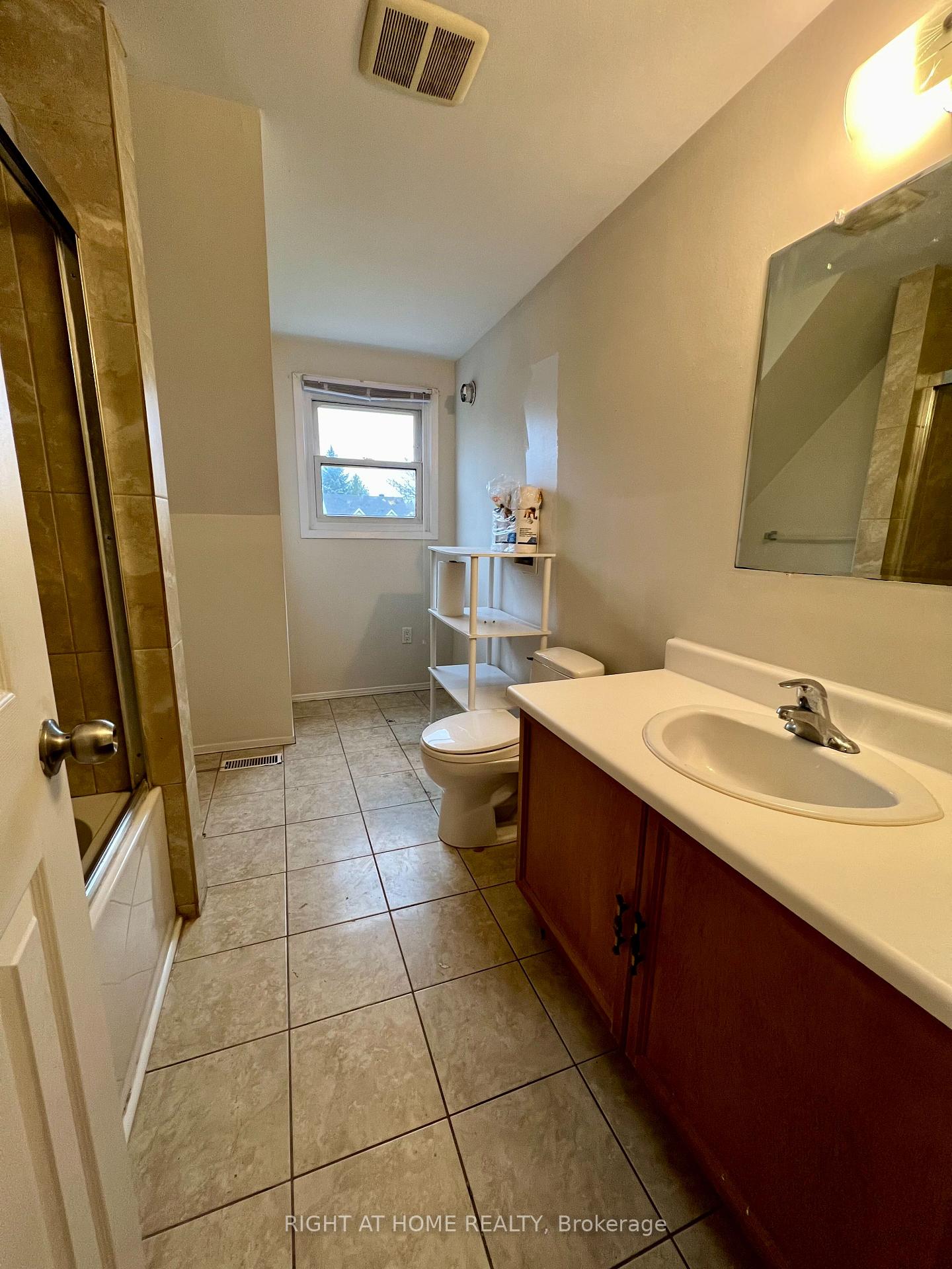 Photo 11 of 19 Walman Drive, Guelph, Kortright West — HOMEH