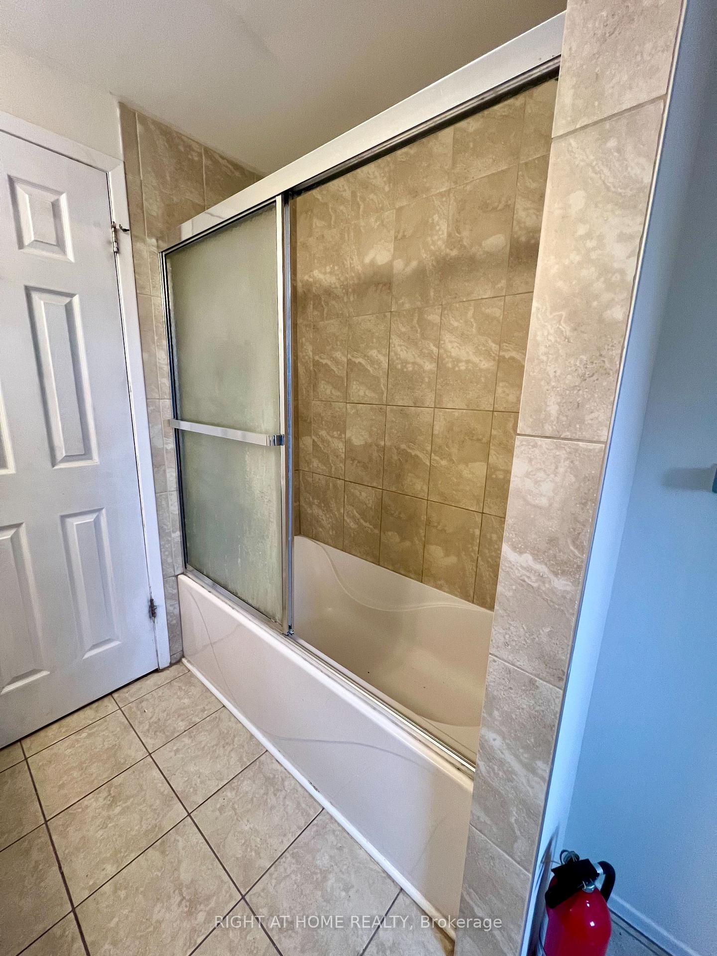 Photo 12 of 19 Walman Drive, Guelph, Kortright West — HOMEH