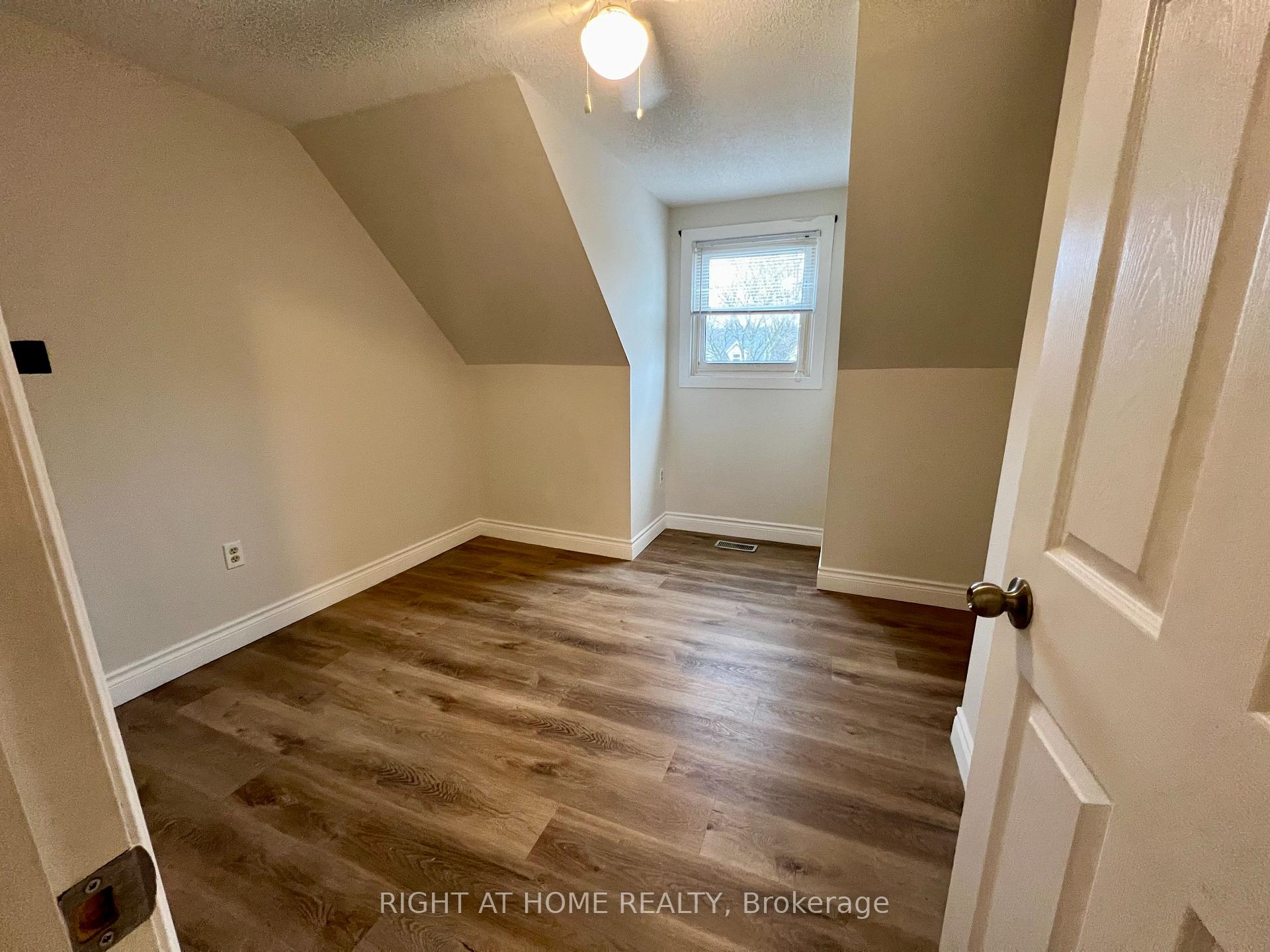 Photo 13 of 19 Walman Drive, Guelph, Kortright West — HOMEH