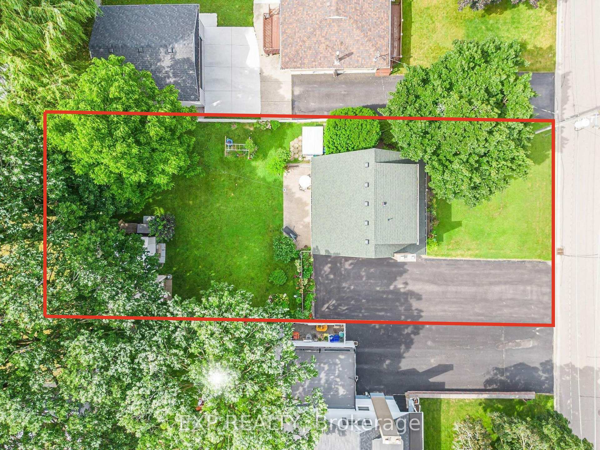 Photo 3 of 215 Elmwood Crescent, Milton, Old Milton — HOMEH