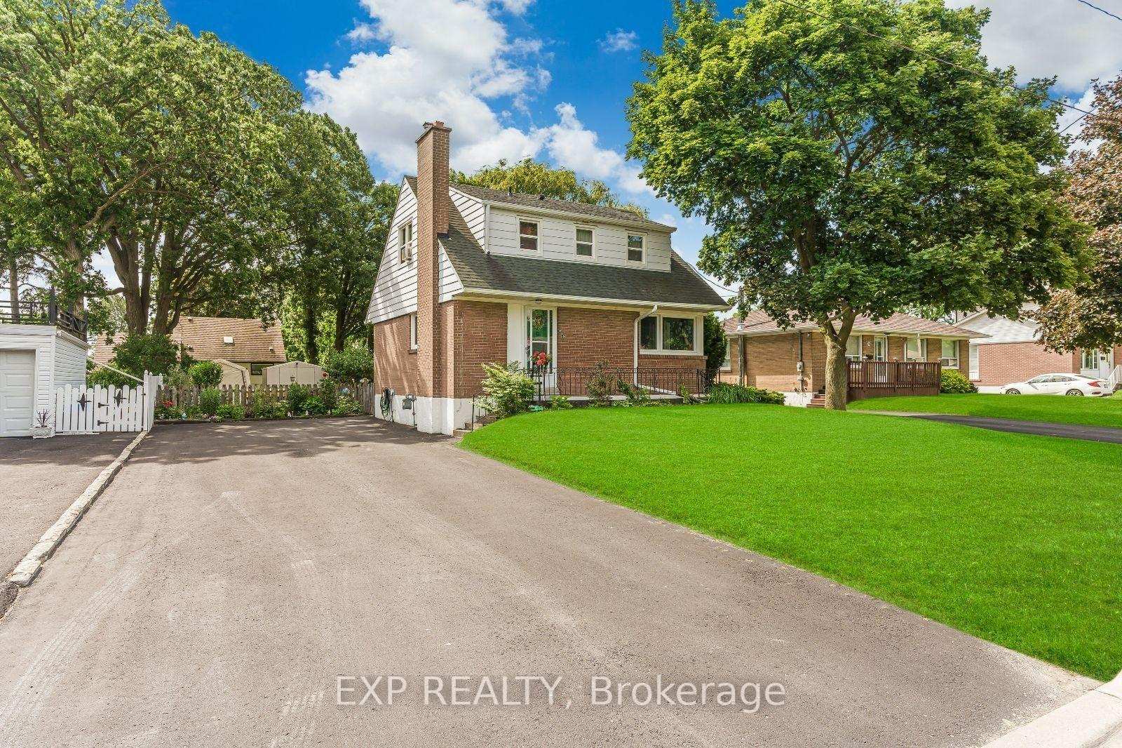 Photo 5 of 215 Elmwood Crescent, Milton, Old Milton — HOMEH