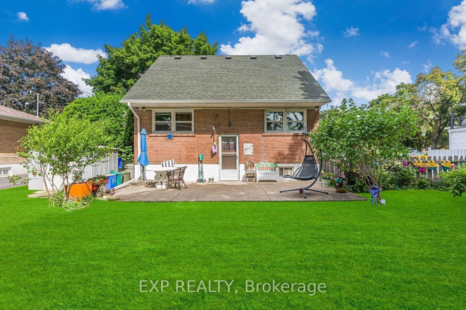 Photo 8 of 215 Elmwood Crescent, Milton, Old Milton — HOMEH