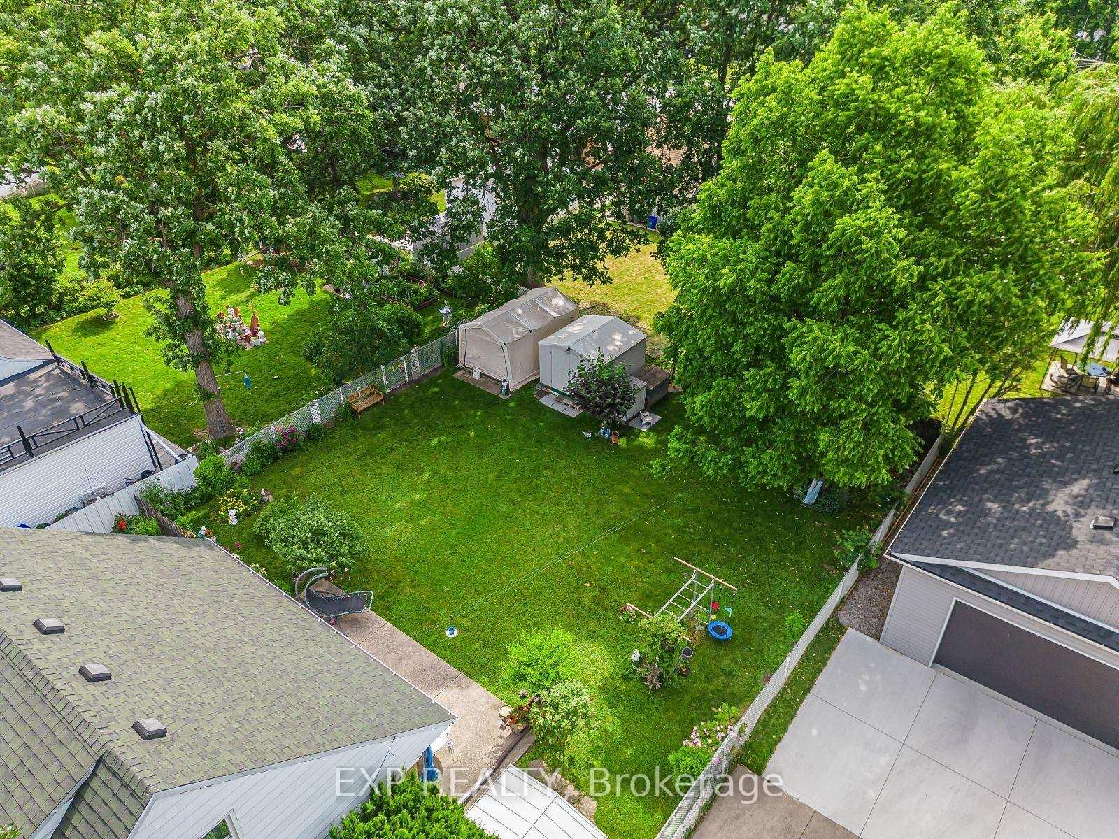 Photo 14 of 215 Elmwood Crescent, Milton, Old Milton — HOMEH