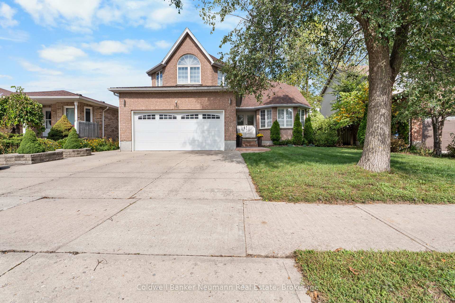 Photo 2 of 282 Imperial Road S, Guelph, Willow West/Sugarbush/West Acres — HOMEH