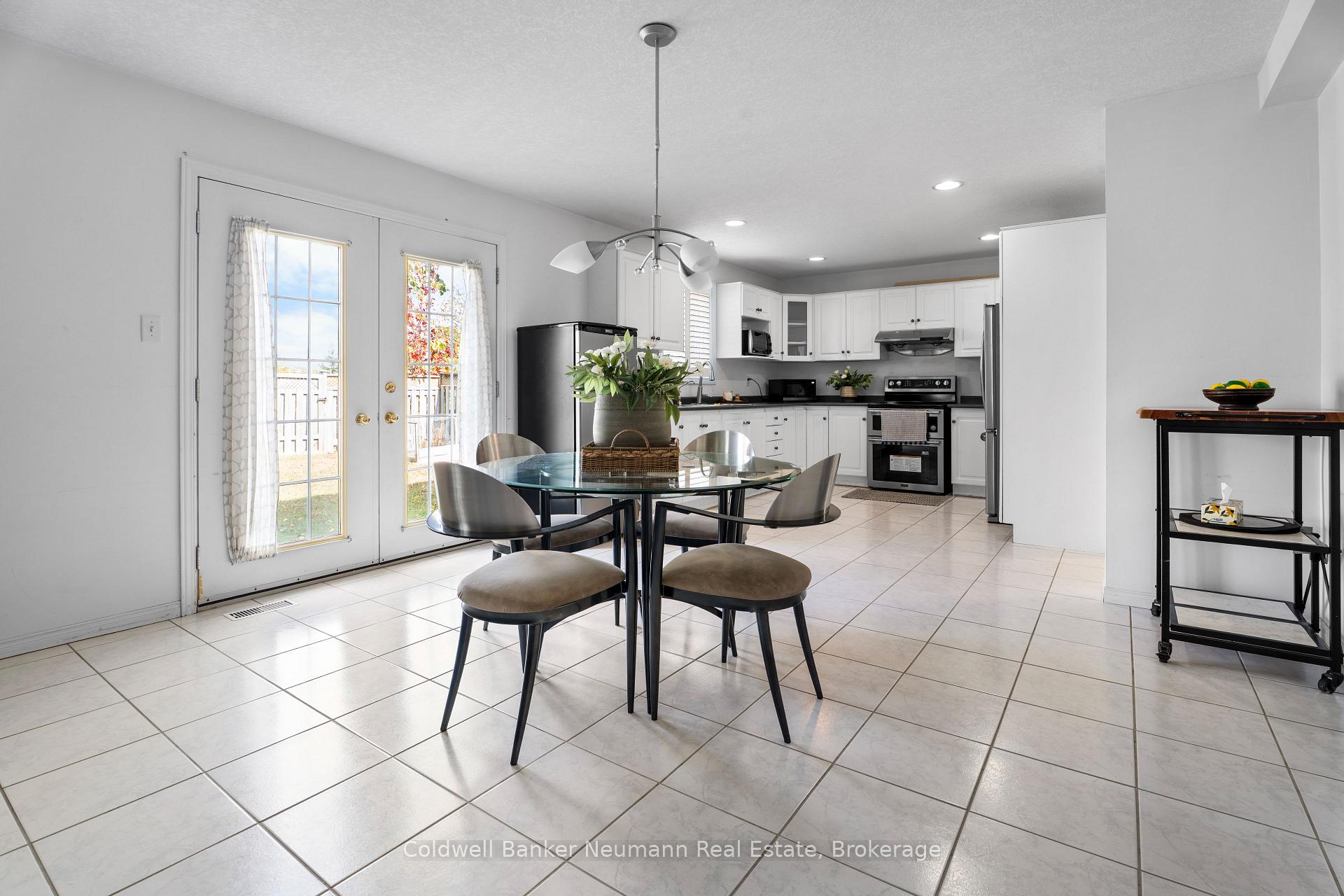 Photo 12 of 282 Imperial Road S, Guelph, Willow West/Sugarbush/West Acres — HOMEH