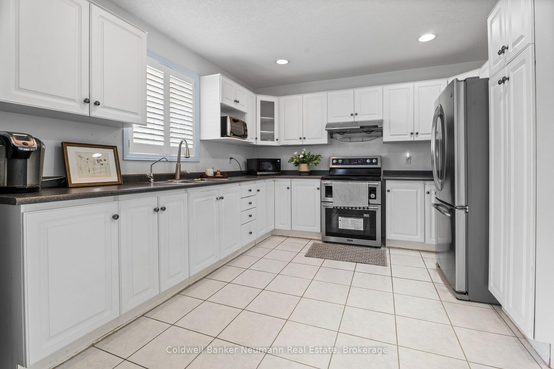 Photo 13 of 282 Imperial Road S, Guelph, Willow West/Sugarbush/West Acres — HOMEH