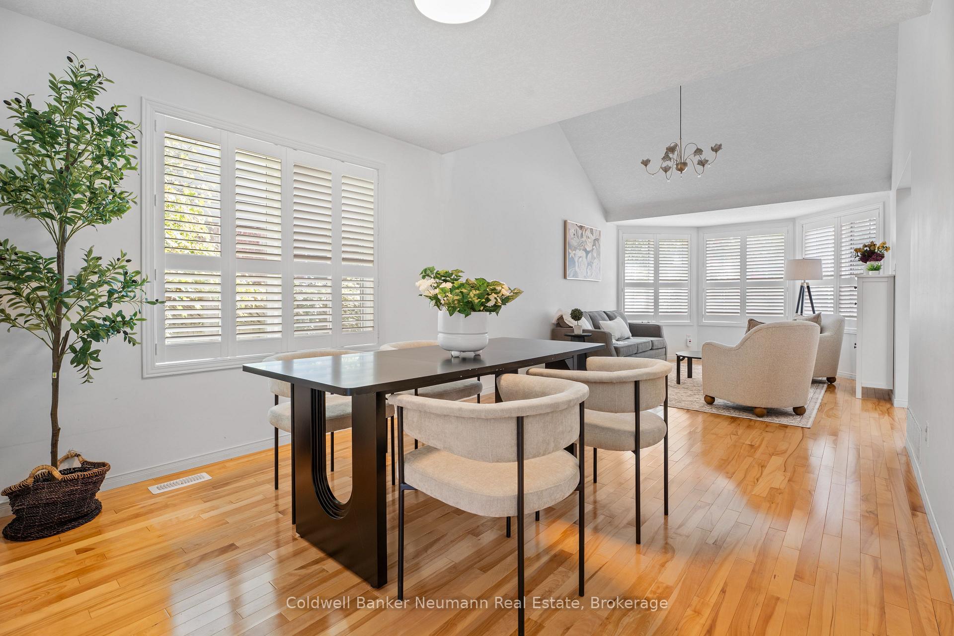 Photo 15 of 282 Imperial Road S, Guelph, Willow West/Sugarbush/West Acres — HOMEH