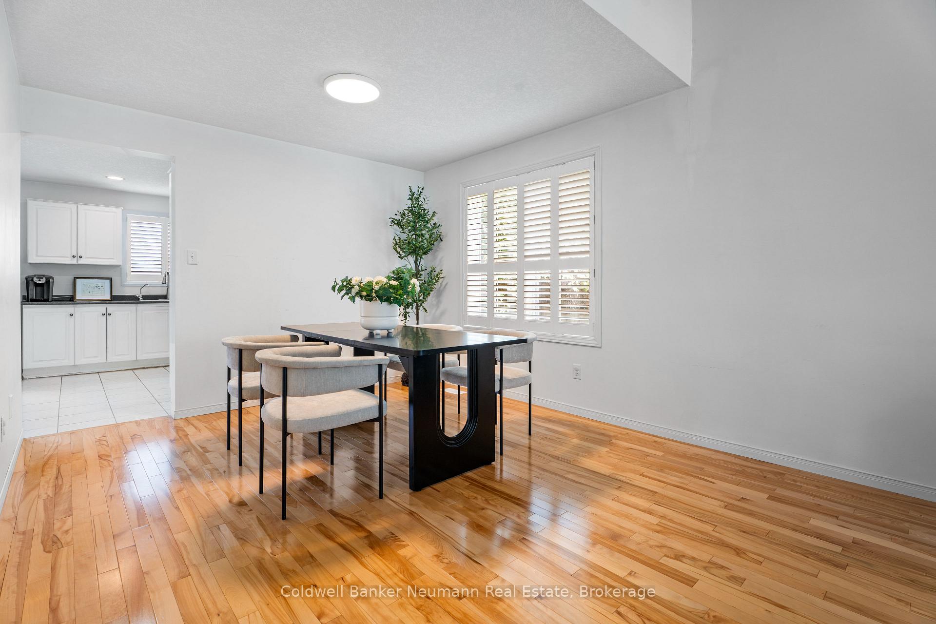 Photo 16 of 282 Imperial Road S, Guelph, Willow West/Sugarbush/West Acres — HOMEH