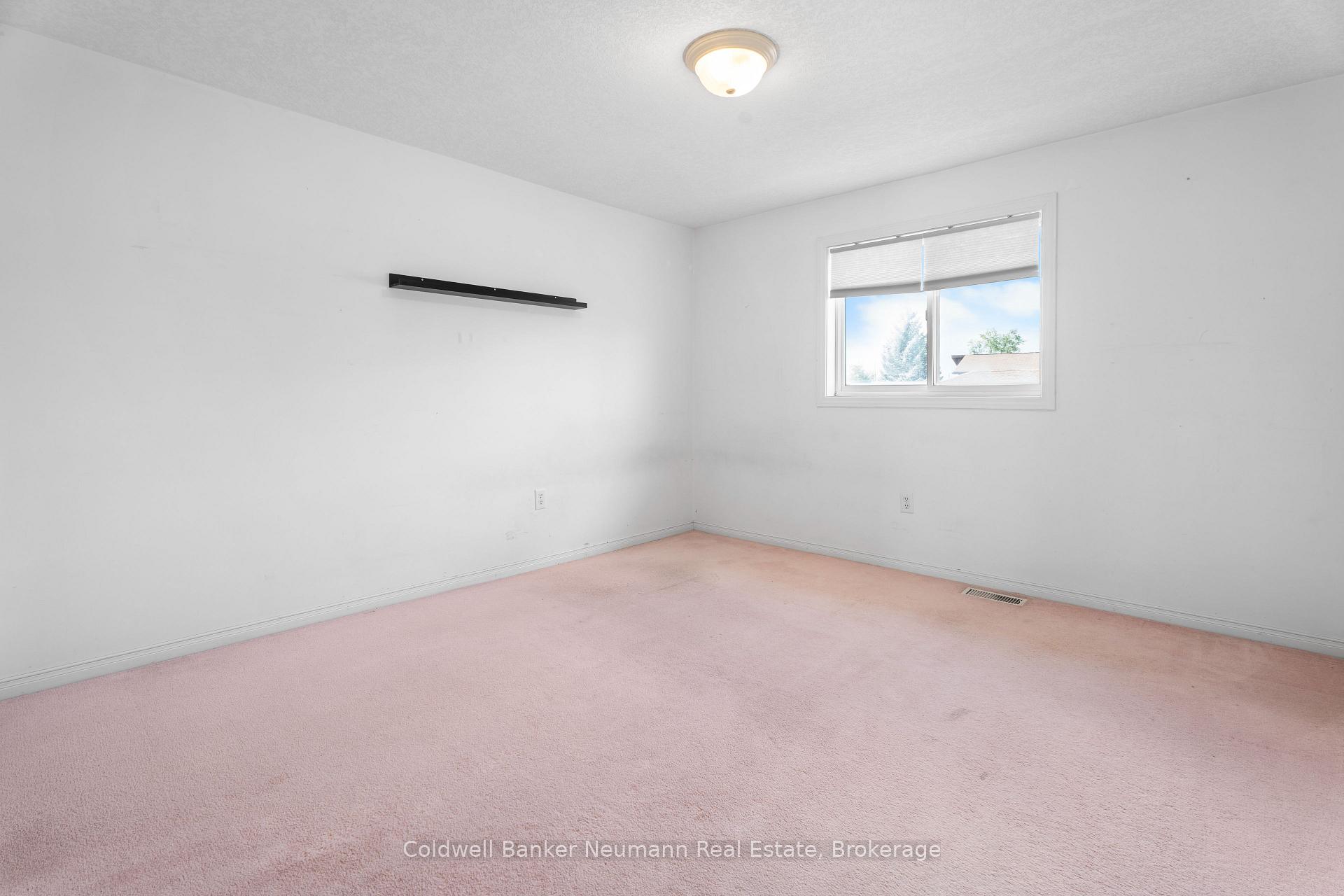 Photo 24 of 282 Imperial Road S, Guelph, Willow West/Sugarbush/West Acres — HOMEH