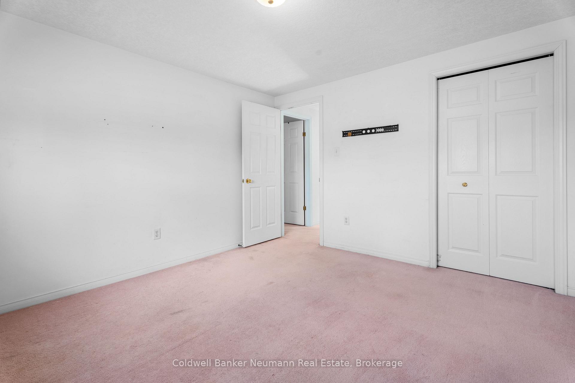 Photo 25 of 282 Imperial Road S, Guelph, Willow West/Sugarbush/West Acres — HOMEH